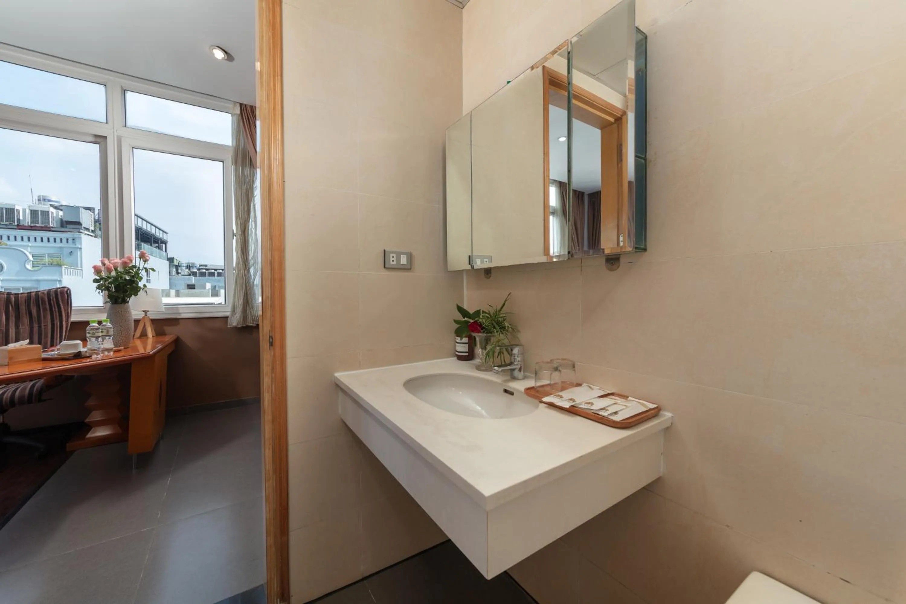 Bathroom in Golden Sunshine Villa Hotel and Travel