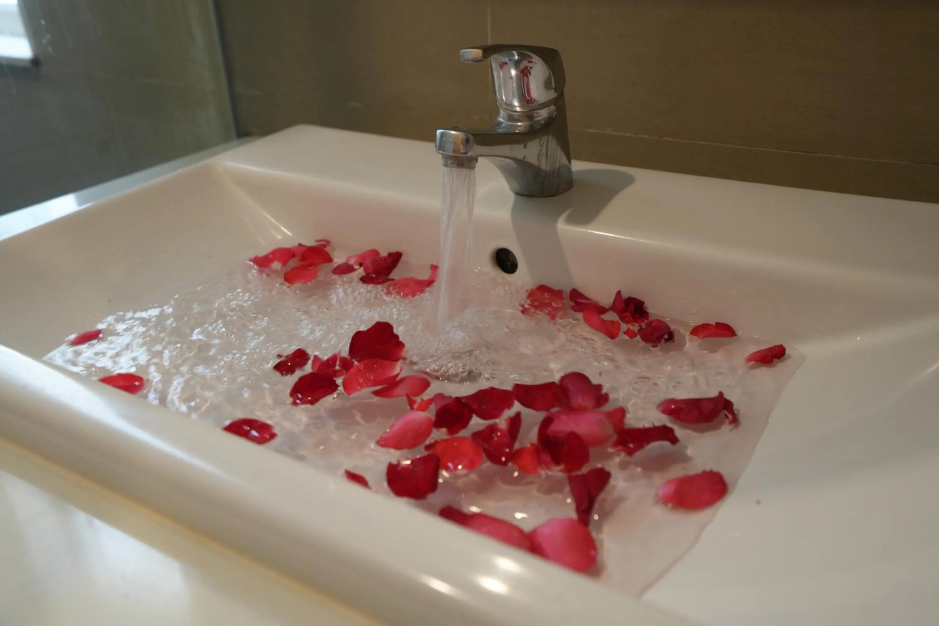 Bathroom in Golden Sunshine Villa Hotel and Travel