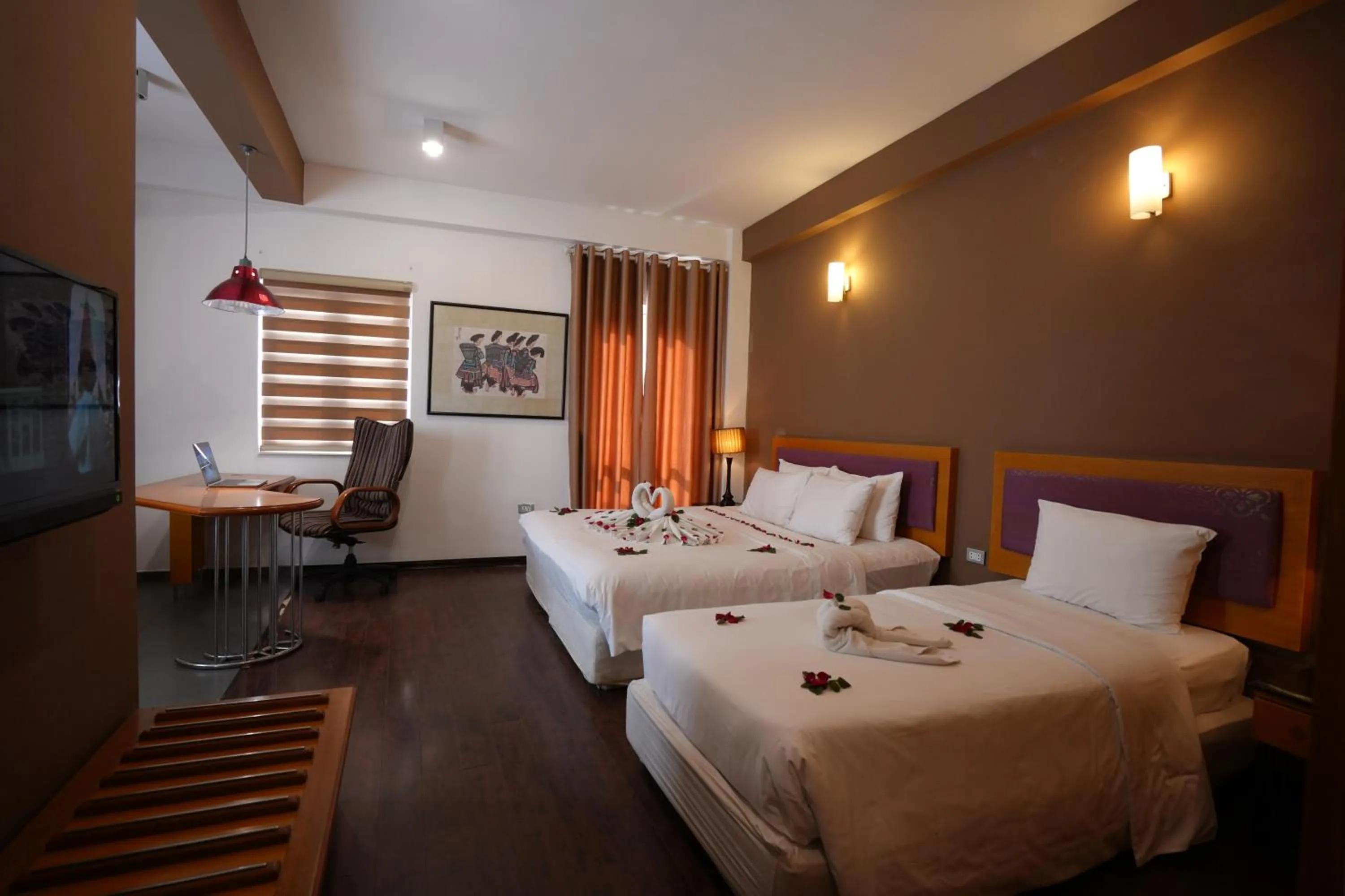 Photo of the whole room, Bed in Golden Sunshine Villa Hotel and Travel