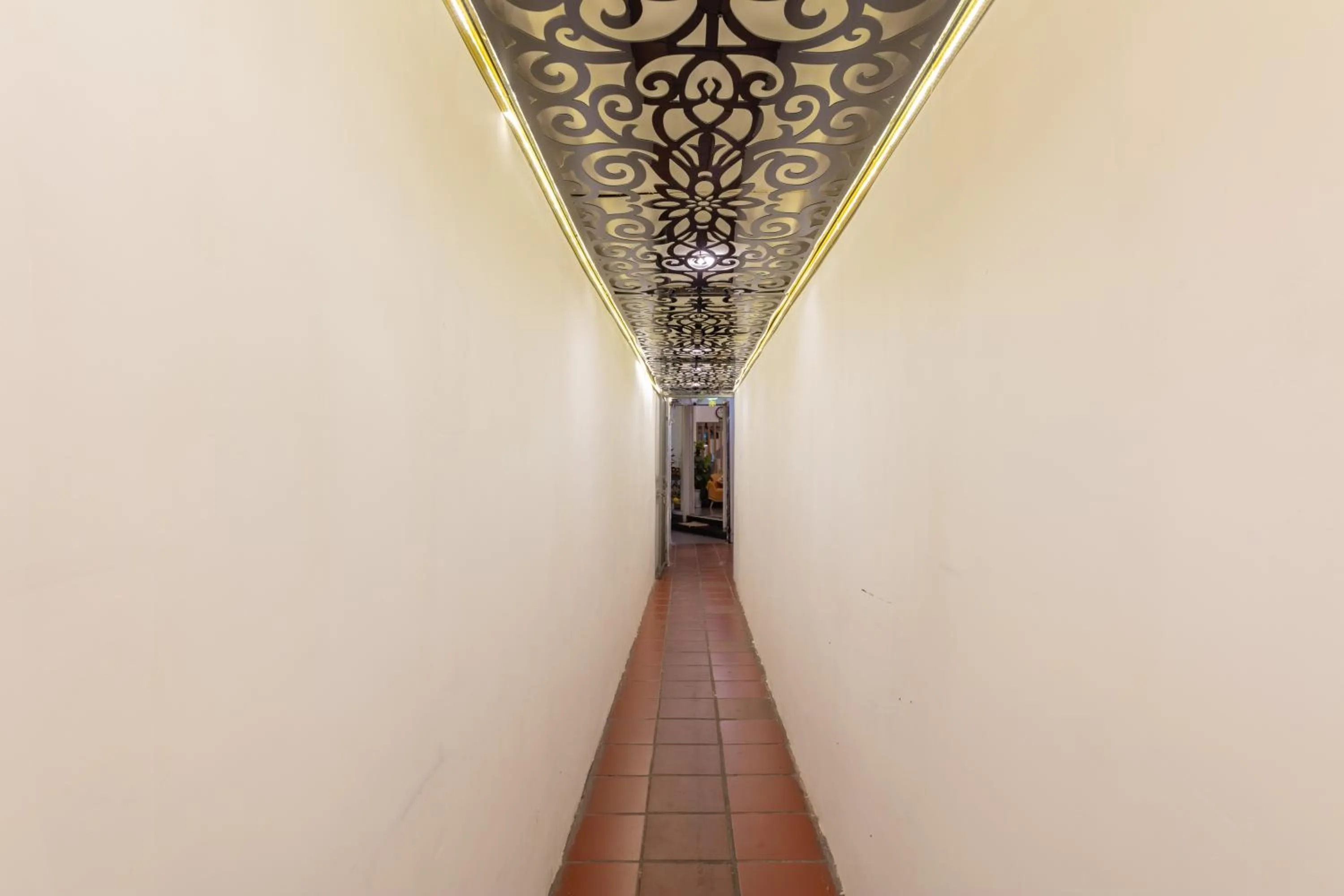 Property building in Golden Sunshine Villa Hotel and Travel