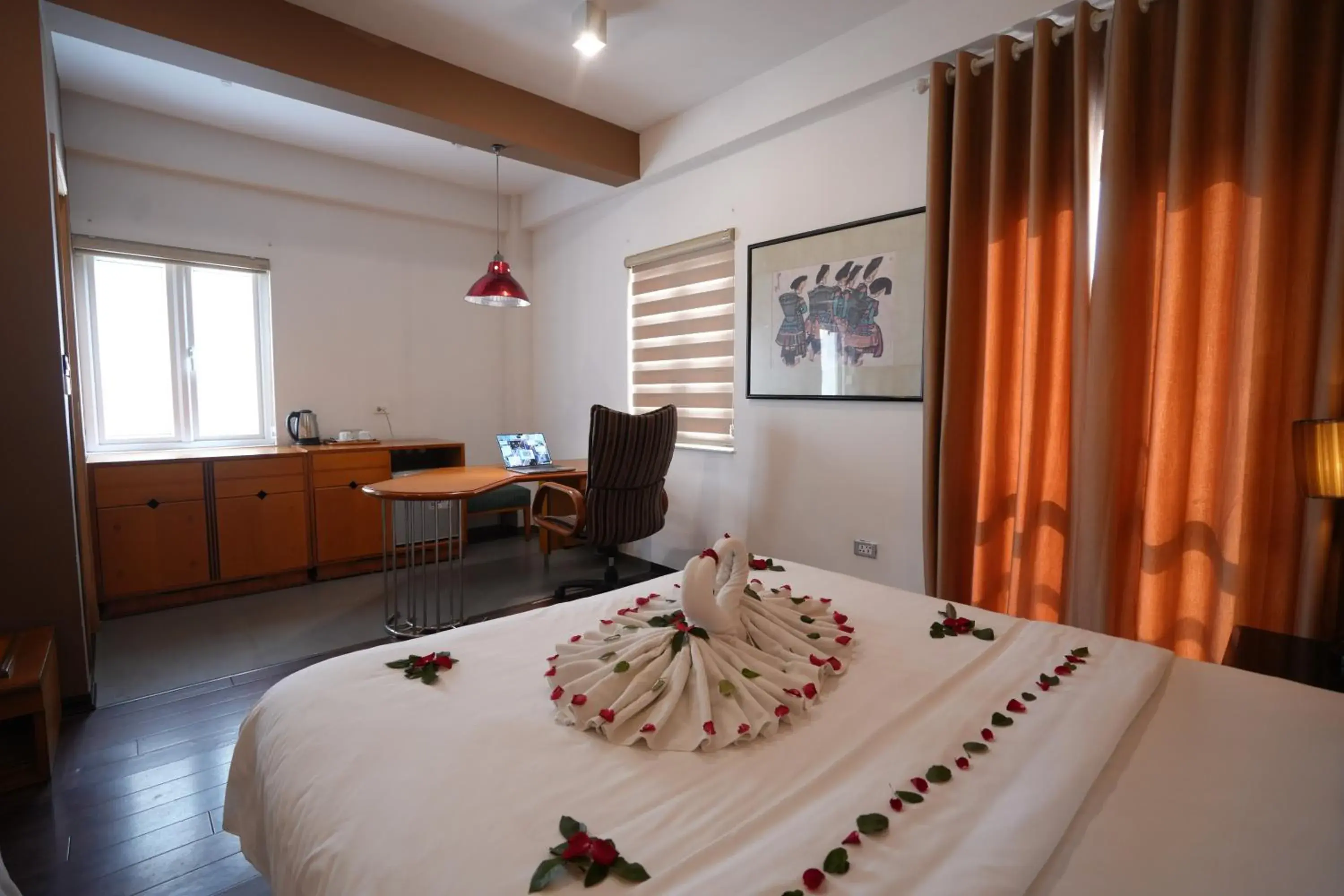 Twin Room with Balcony - single occupancy in Golden Sunshine Villa Hotel and Travel Twin Room with Balcony - single occupancy in Golden Sunshine Villa Hotel and Travel