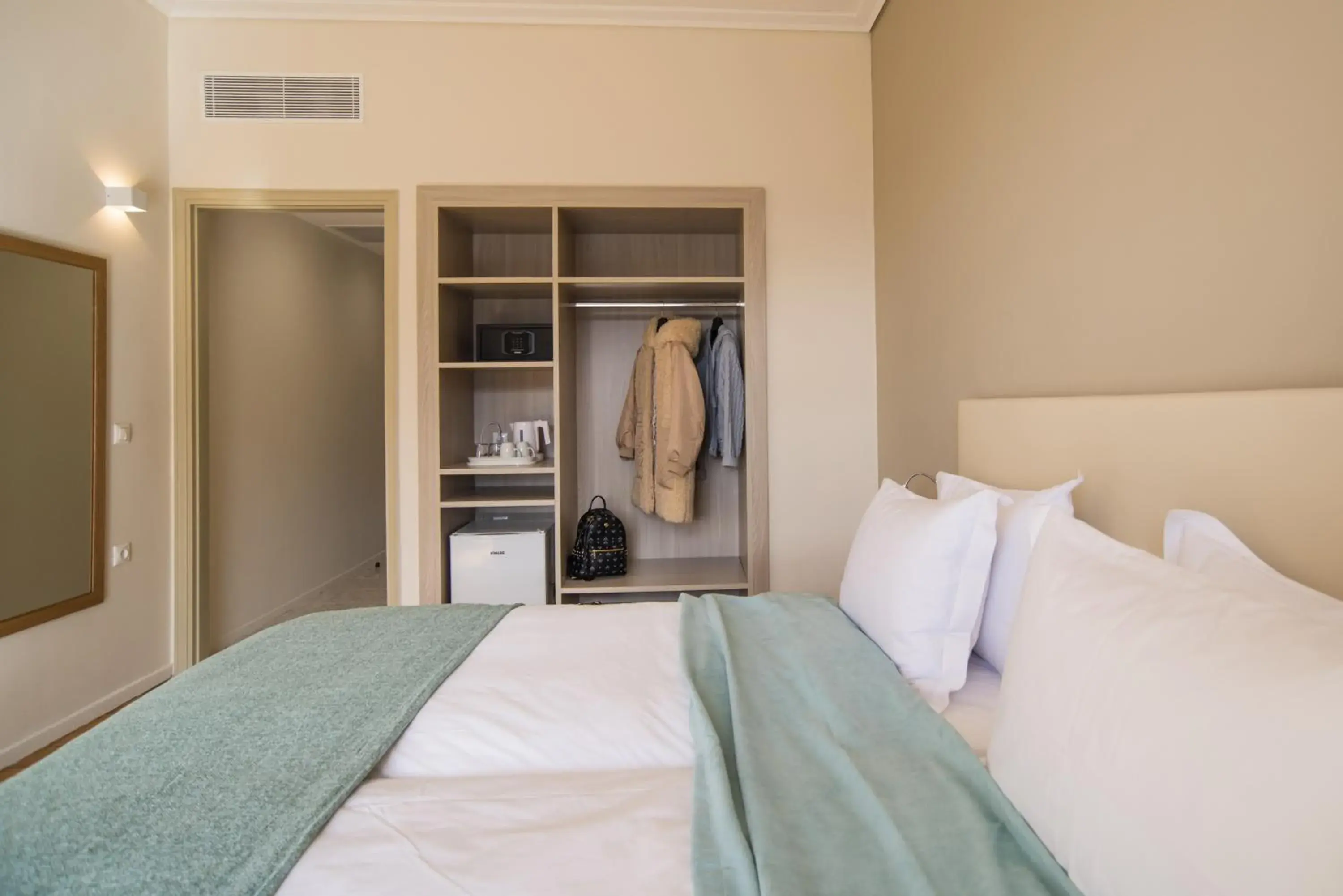 Photo of the whole room, Bed in V Hotel Delphi Photo of the whole room, Bed in V Hotel Delphi