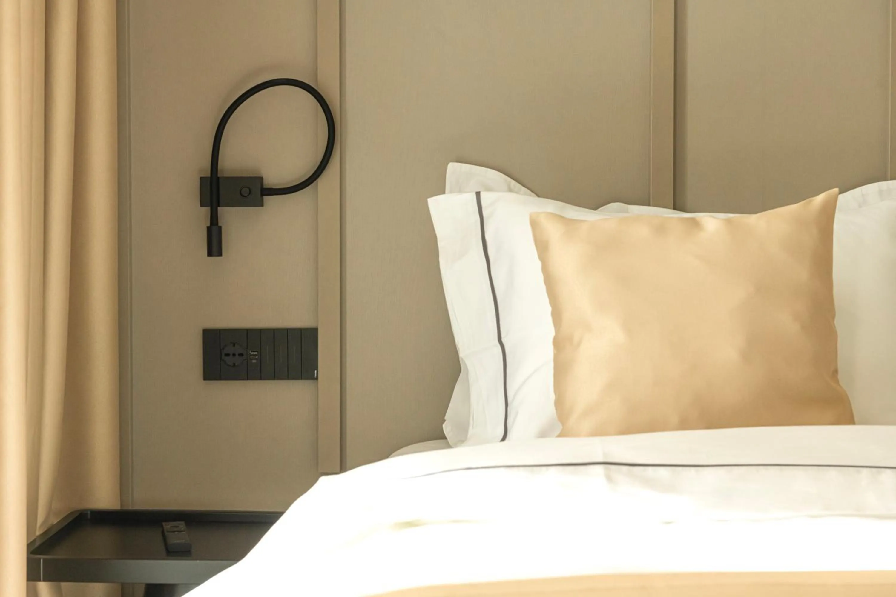 Bed in Central Inn Hotel