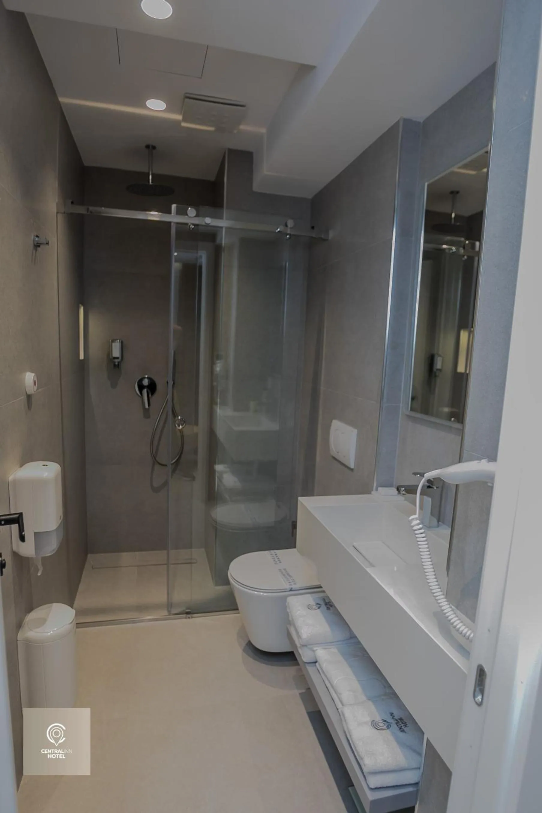 Shower in Central Inn Hotel