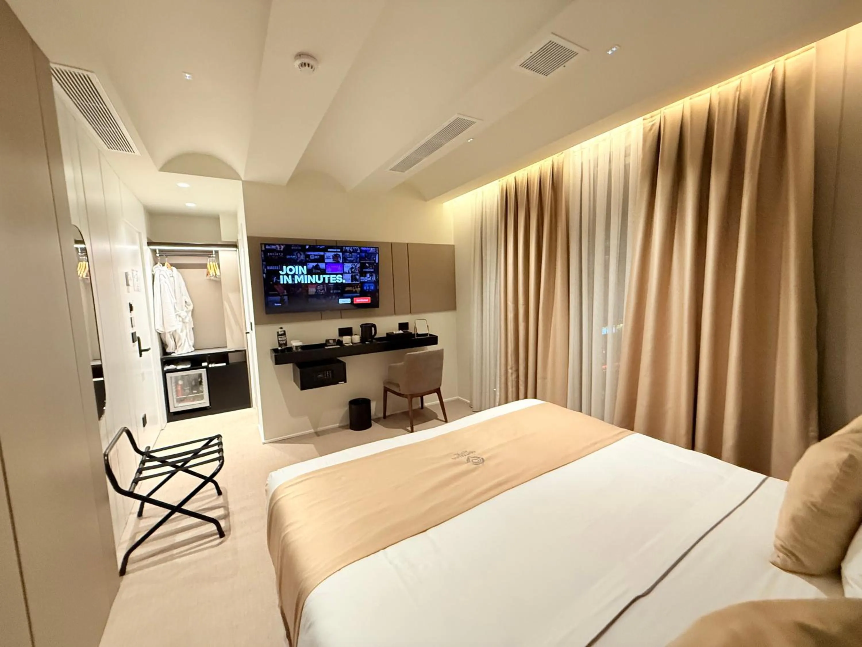 Bed in Central Inn Hotel