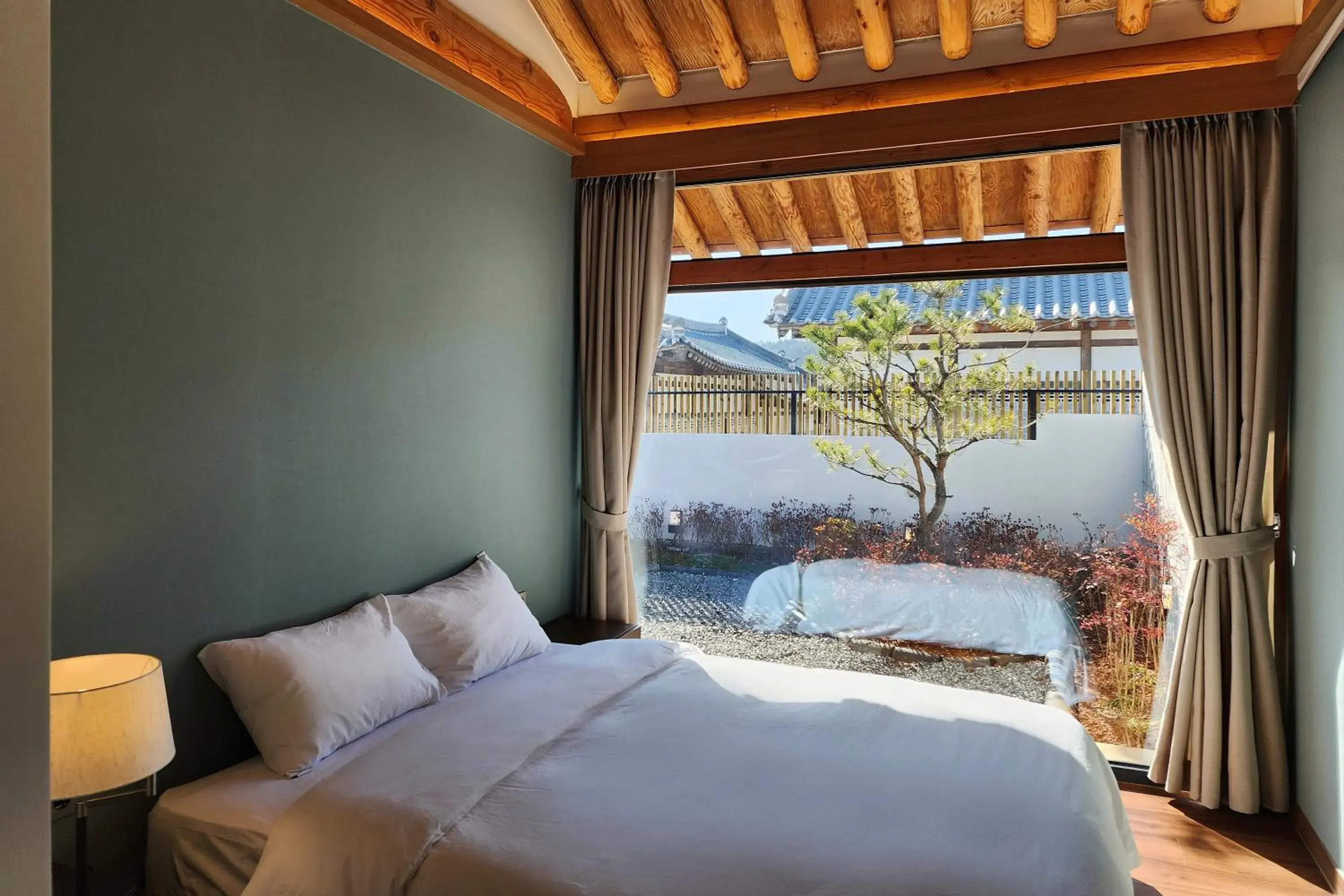 Bed in Hotelarrive Taean Tiann HanokBeachResort Bed in Hotelarrive Taean Tiann HanokBeachResort