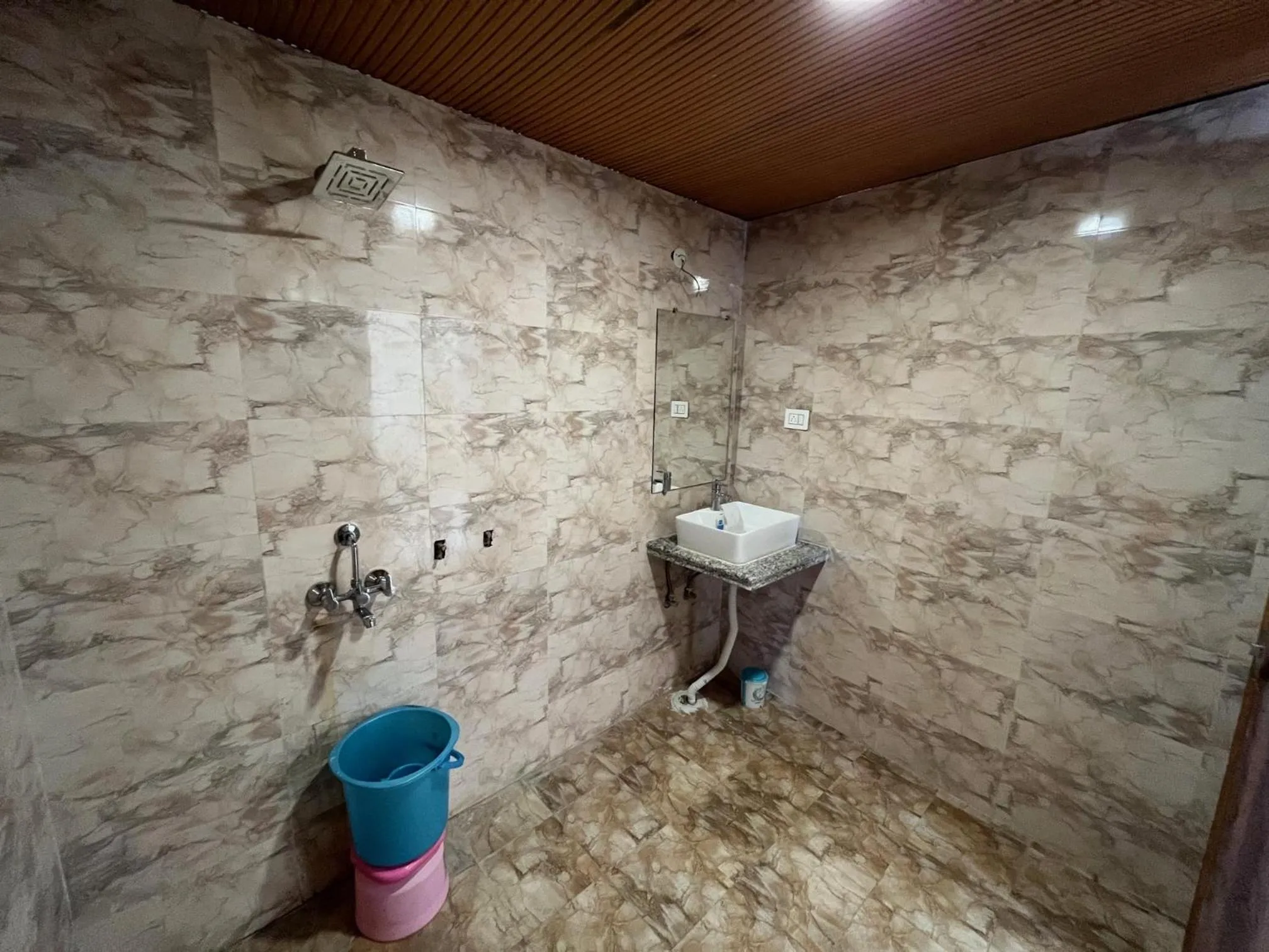 Shower in Hotel Pratap Heights