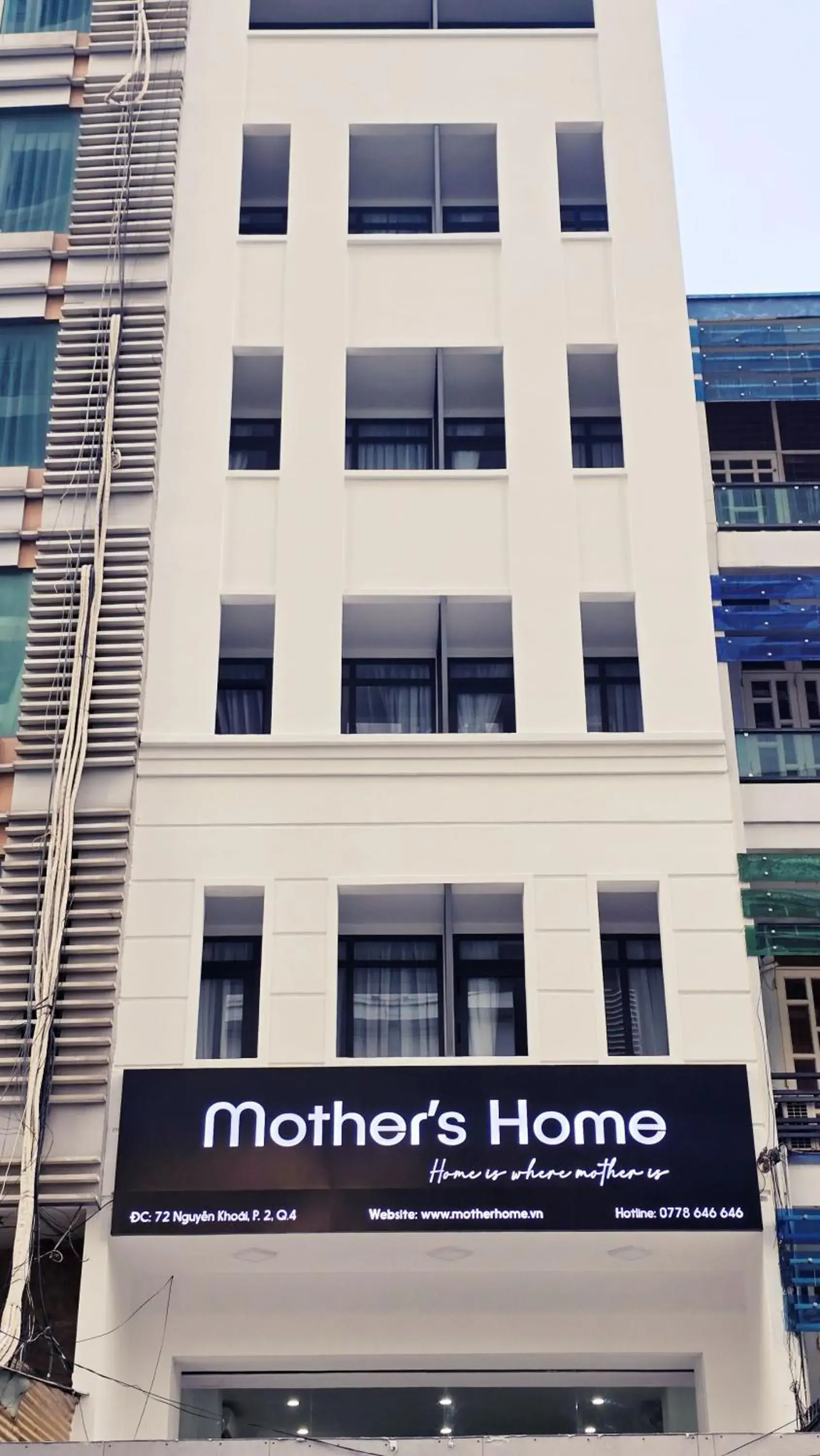 Property building in Mother's Home Property building in Mother's Home