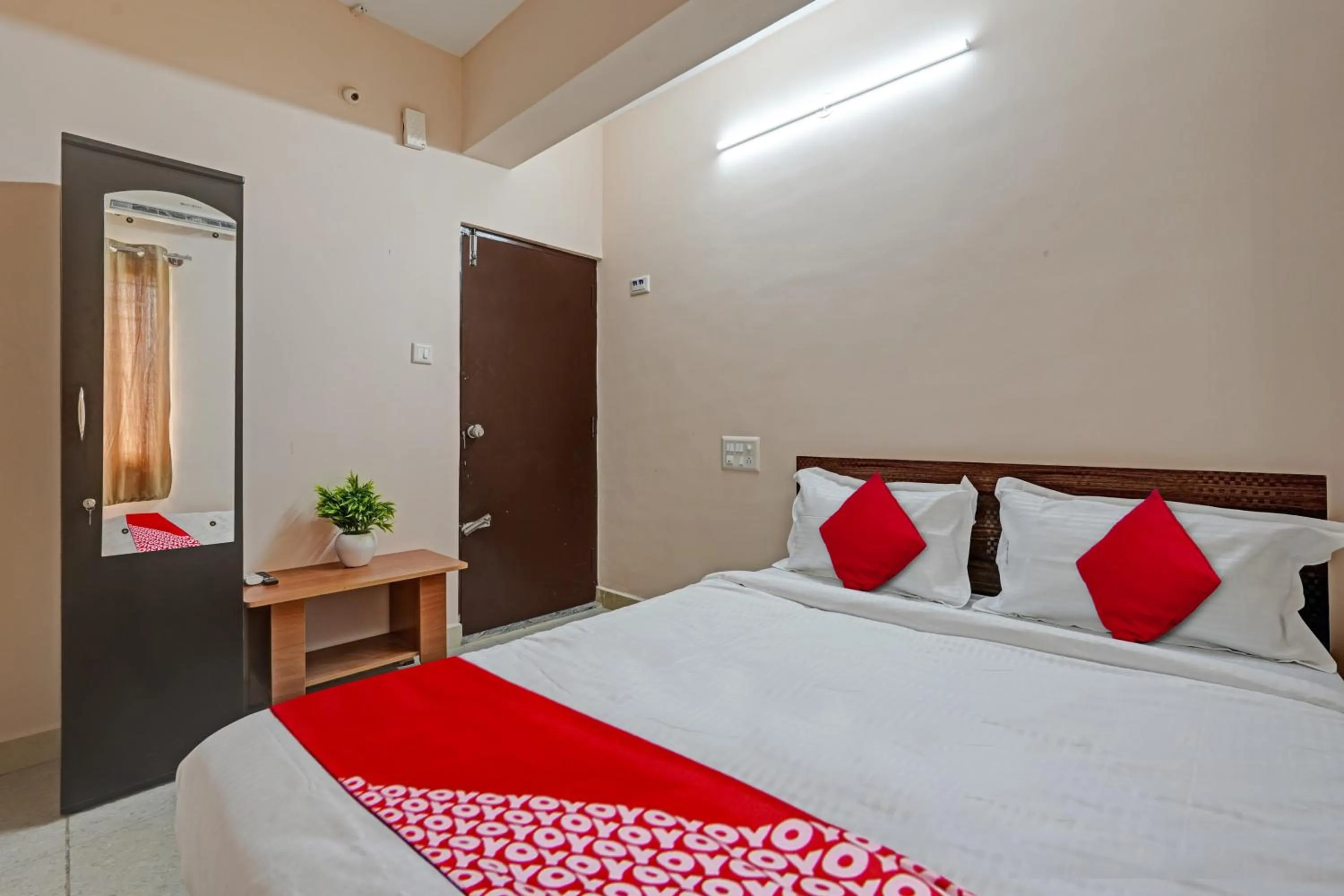 Bedroom, Bed in Hotel O Sri Ranga Boarding & Lodging