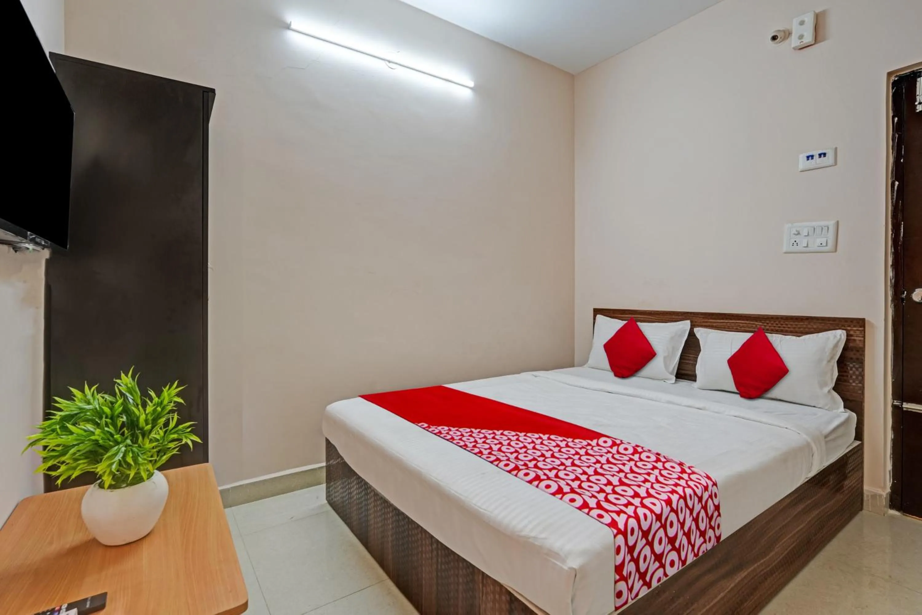 Bedroom, Bed in Hotel O Sri Ranga Boarding & Lodging