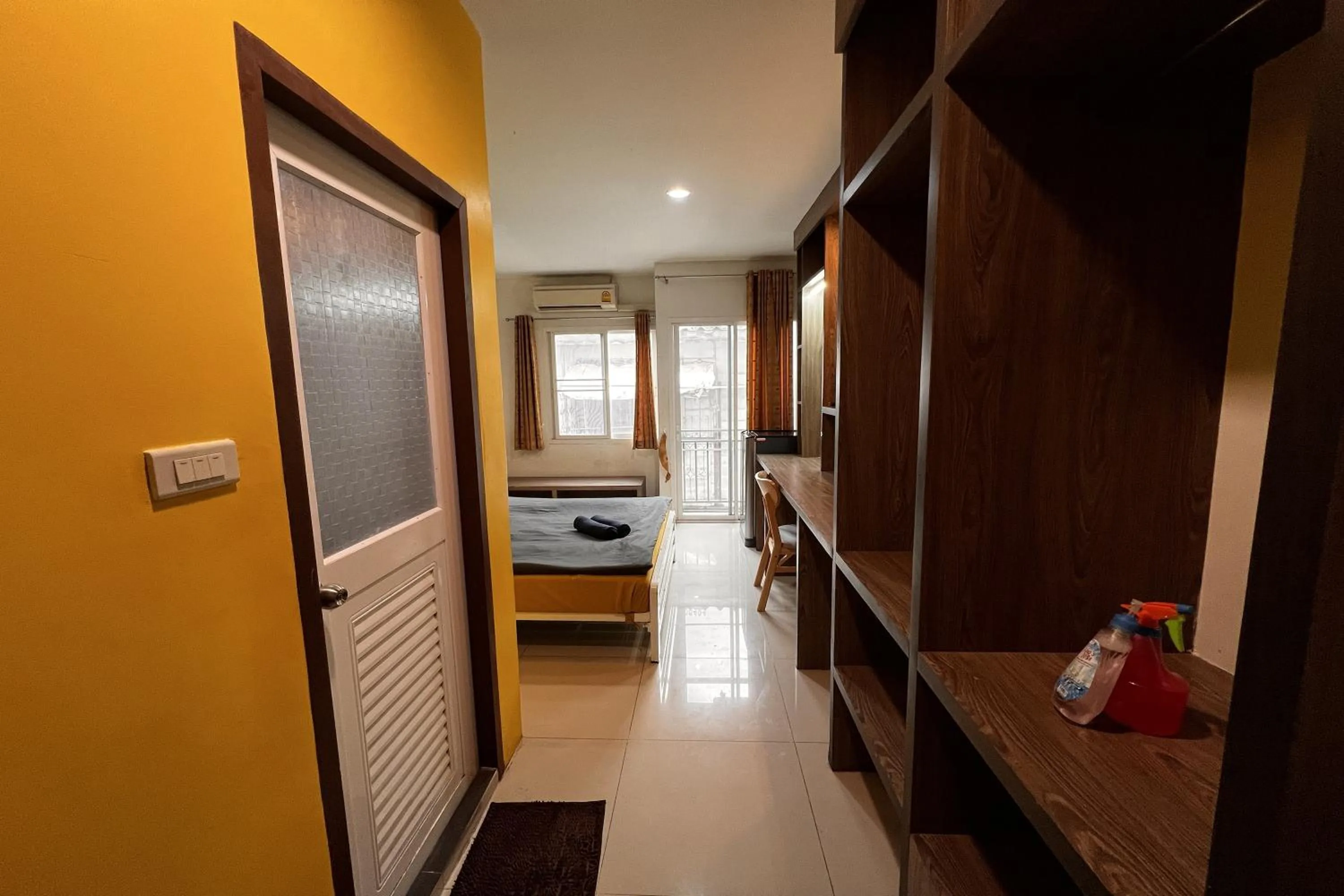 wardrobe, Bed in Anh Anh Homestay