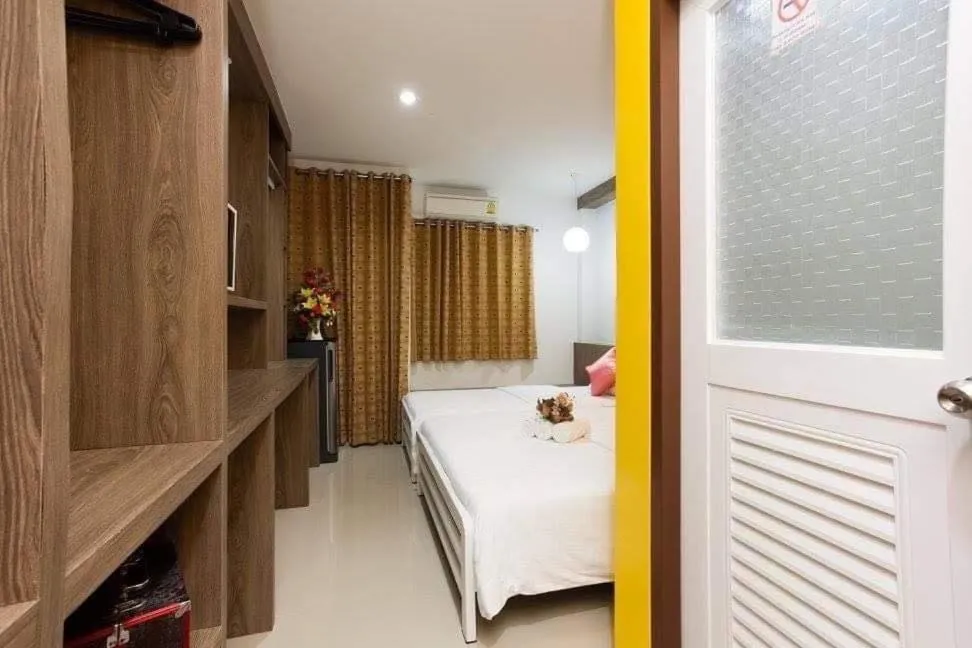 wardrobe, Bed in Anh Anh Homestay