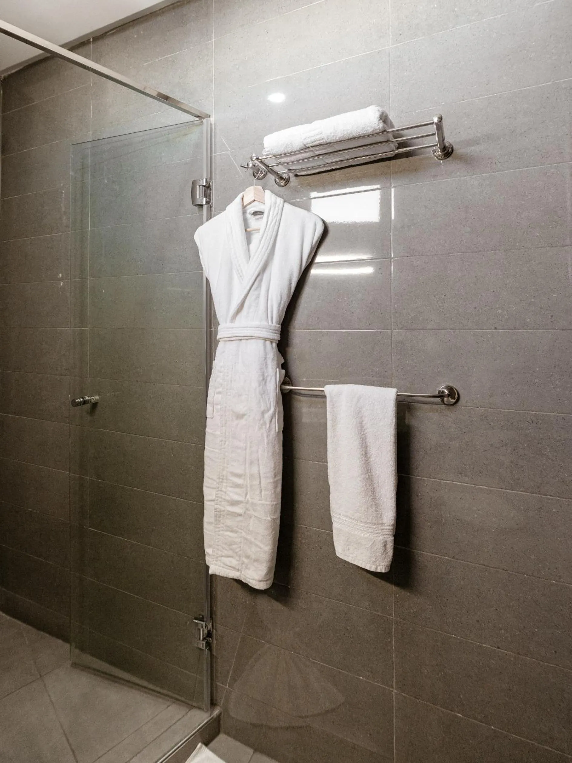 Shower in Fourteen Hotel Ain Sebaa