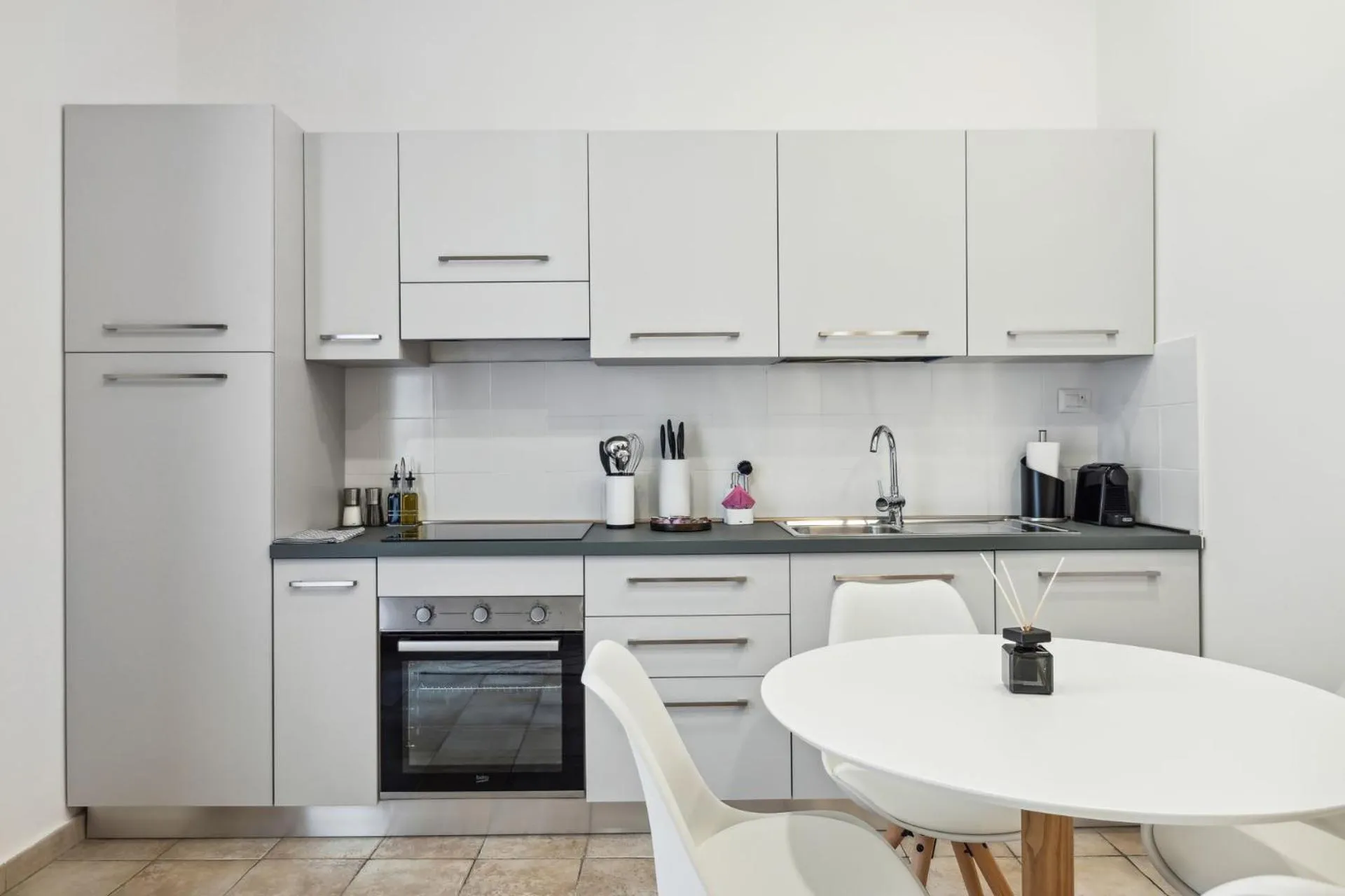 Coffee/tea facilities in Limehome Rome via dei Reti