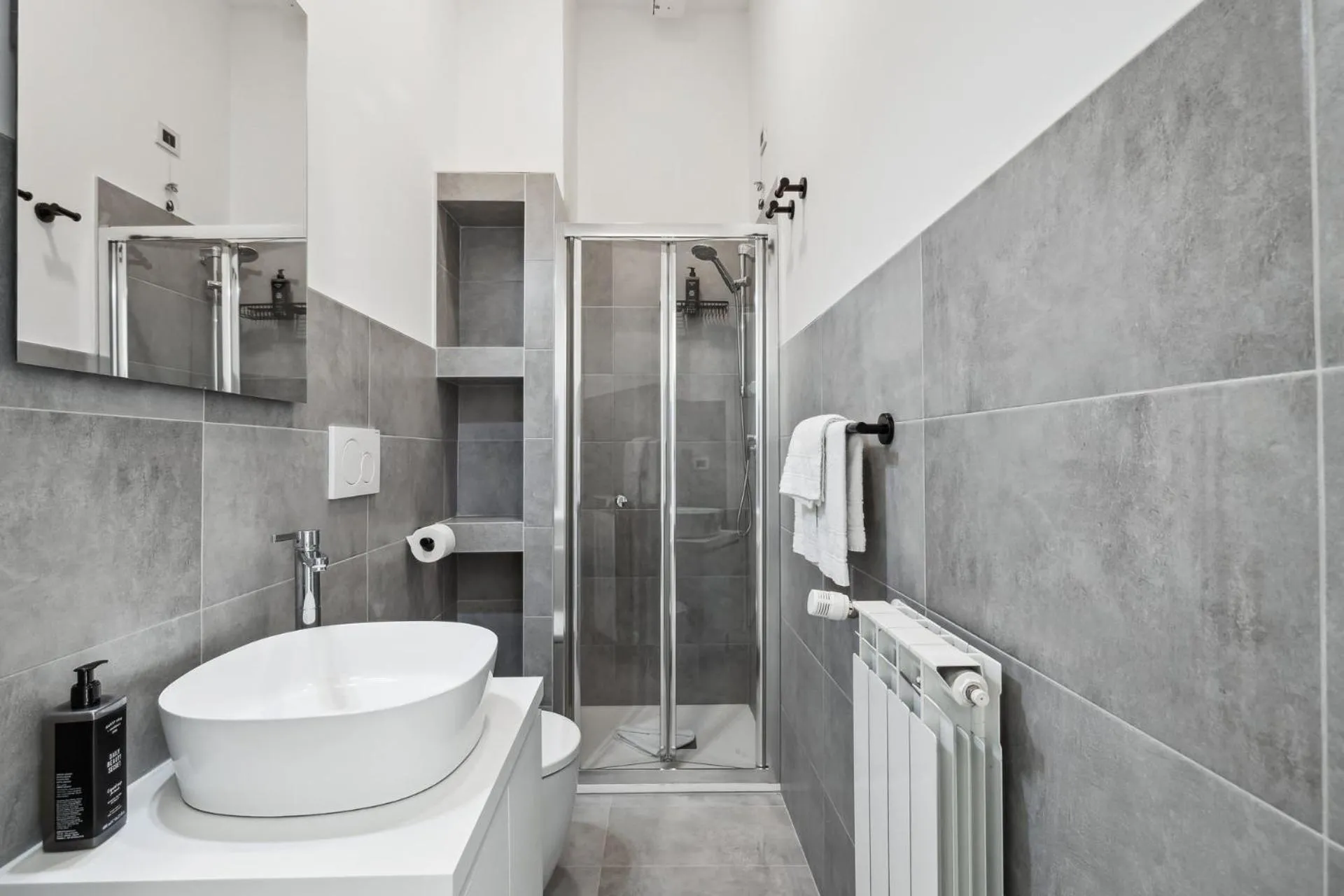 Shower in Limehome Rome via dei Reti