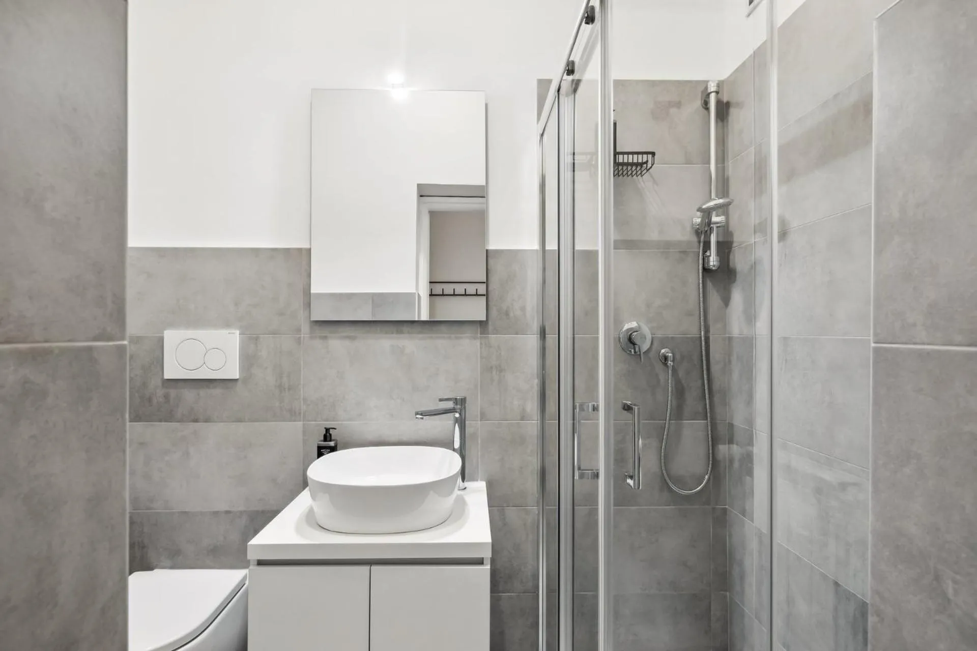 Shower in Limehome Rome via dei Reti