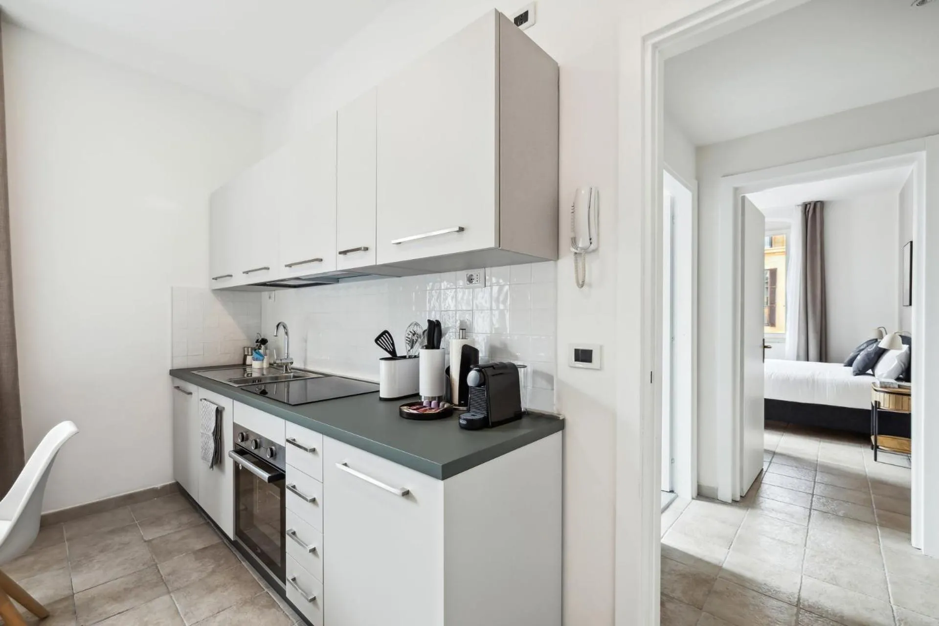 Coffee/tea facilities in Limehome Rome via dei Reti
