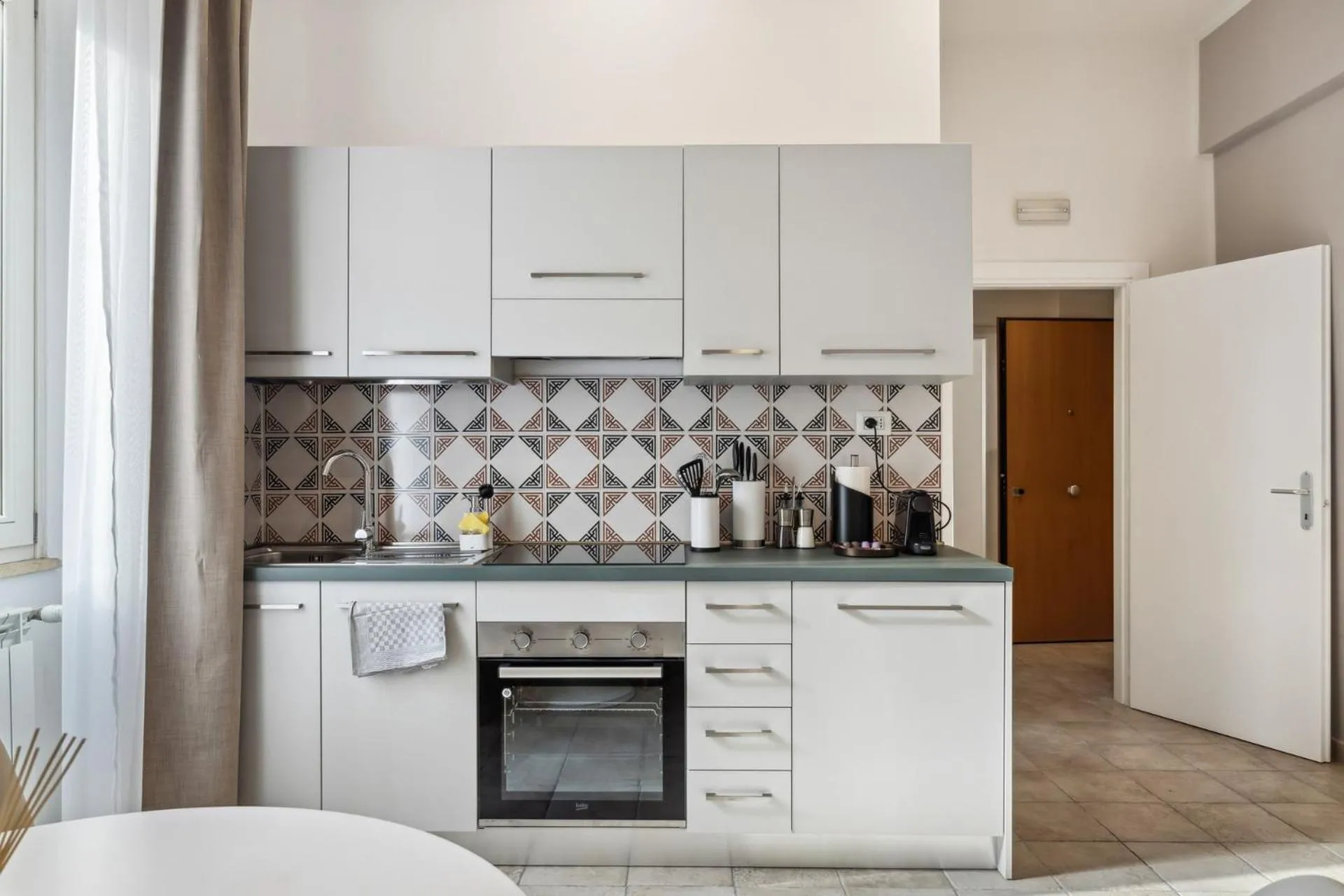 Coffee/tea facilities in Limehome Rome via dei Reti