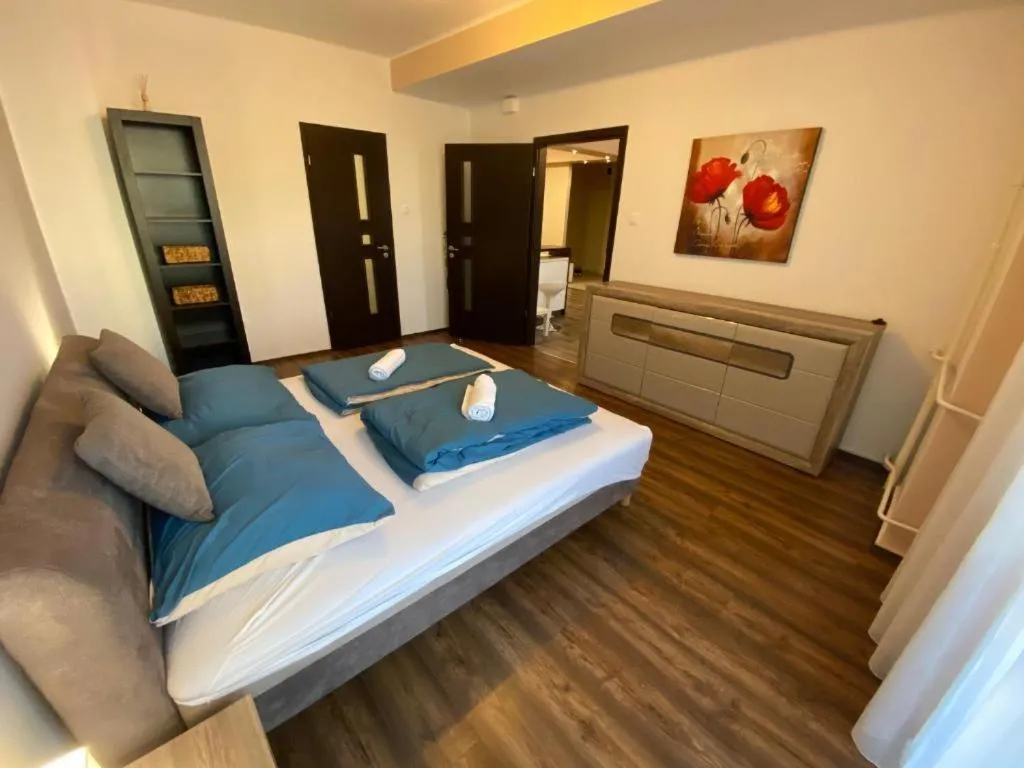Queen Elizabeth Apartment