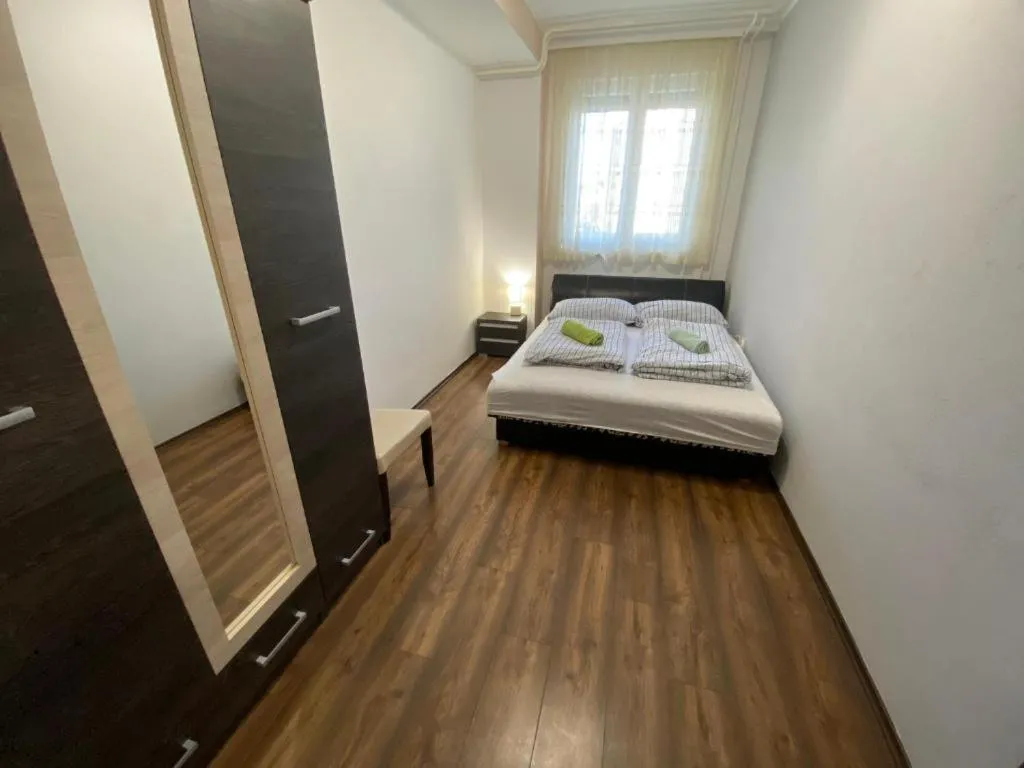 Bed in Queen Elizabeth Apartment