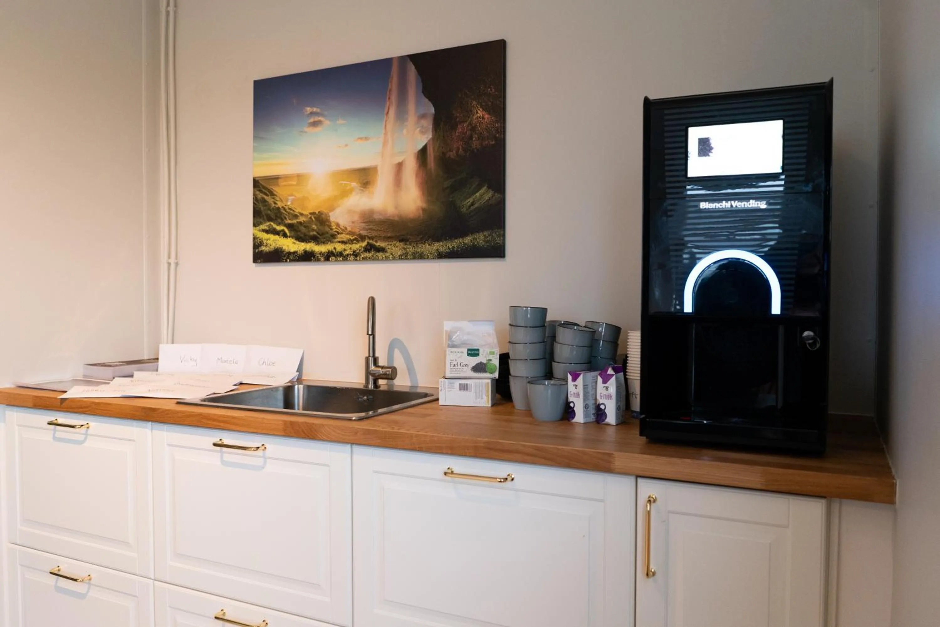 Coffee/tea facilities in Aurora Igloo South