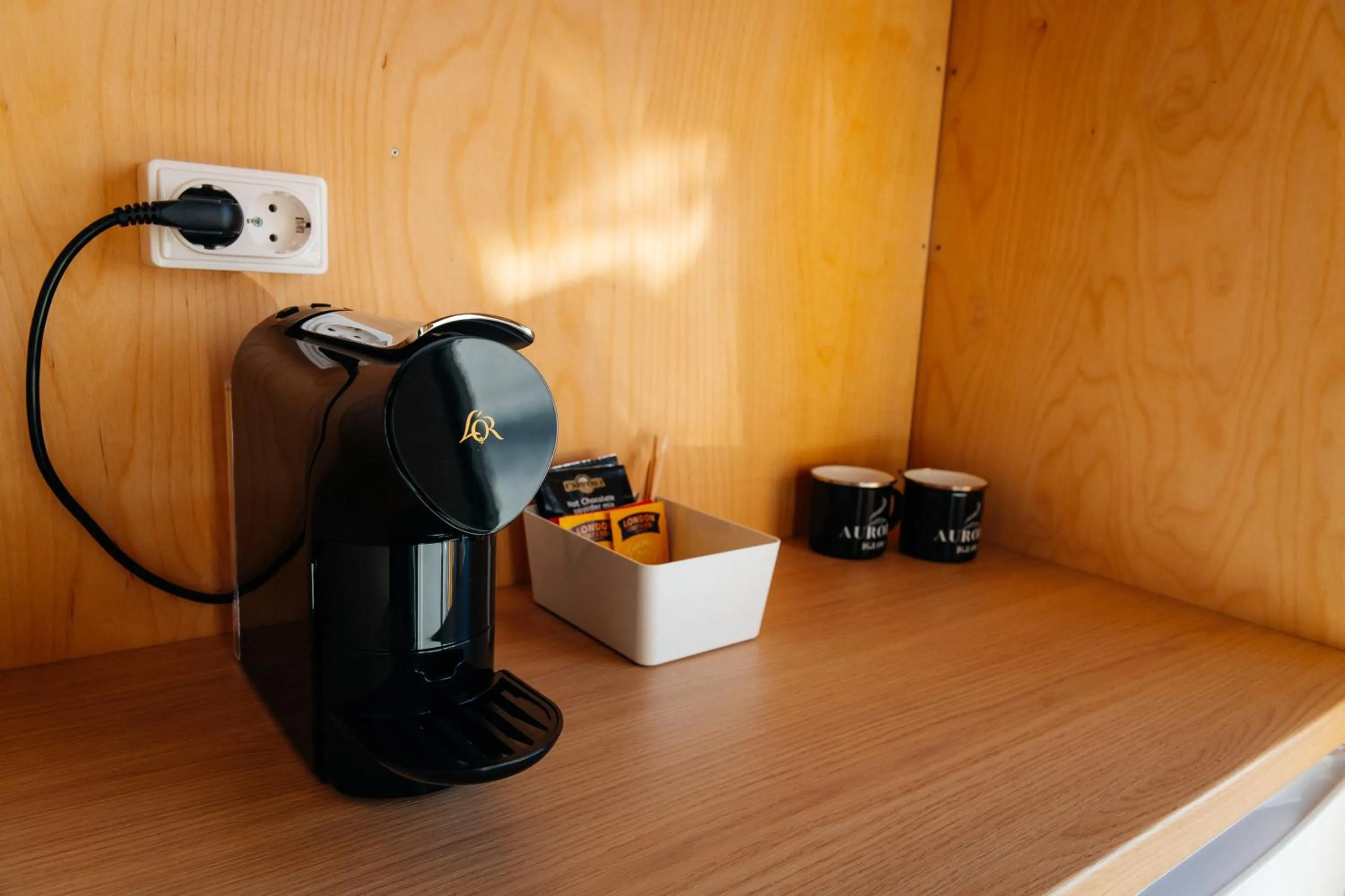 Coffee/tea facilities in Aurora Igloo South