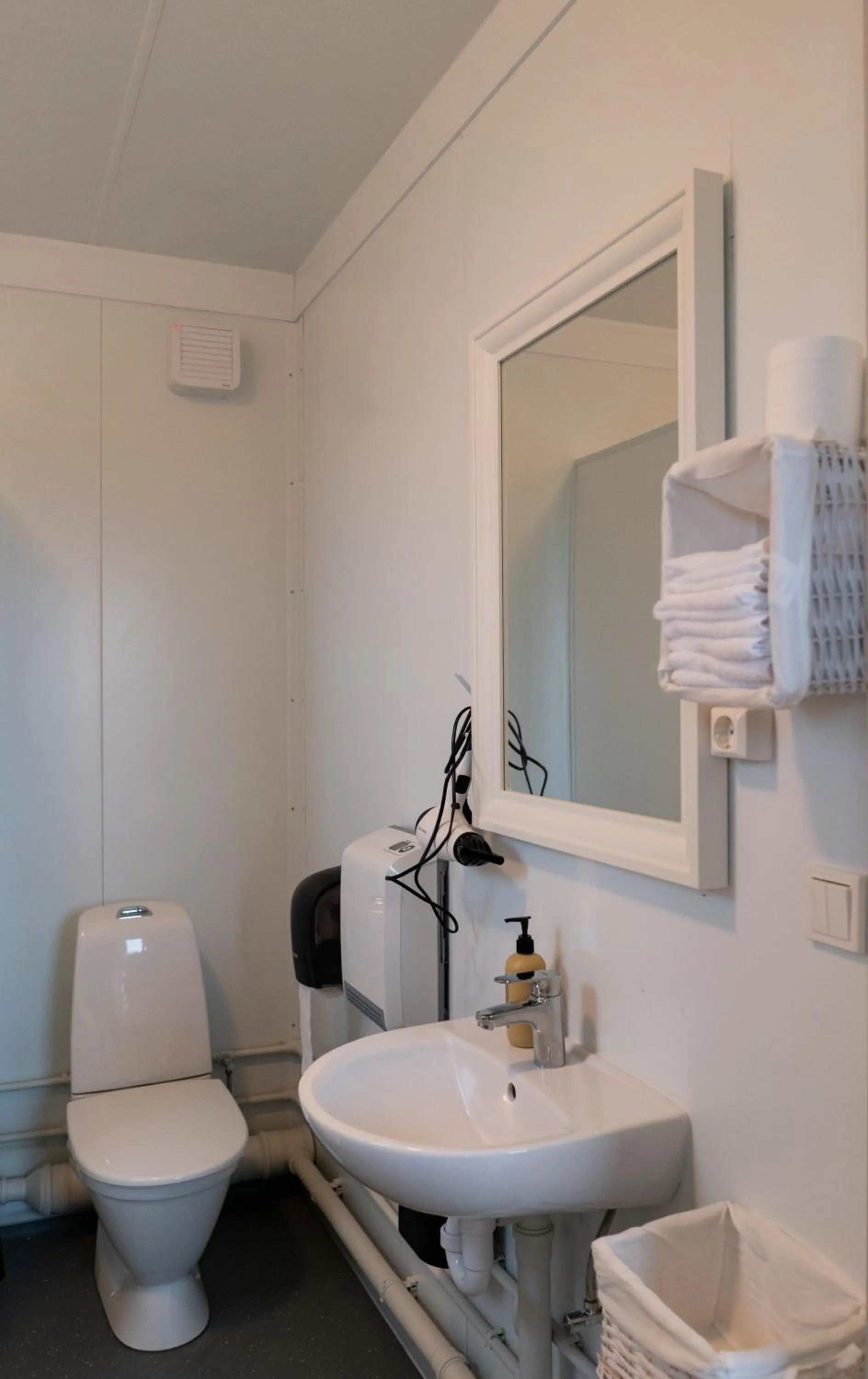 Bathroom in Aurora Igloo South