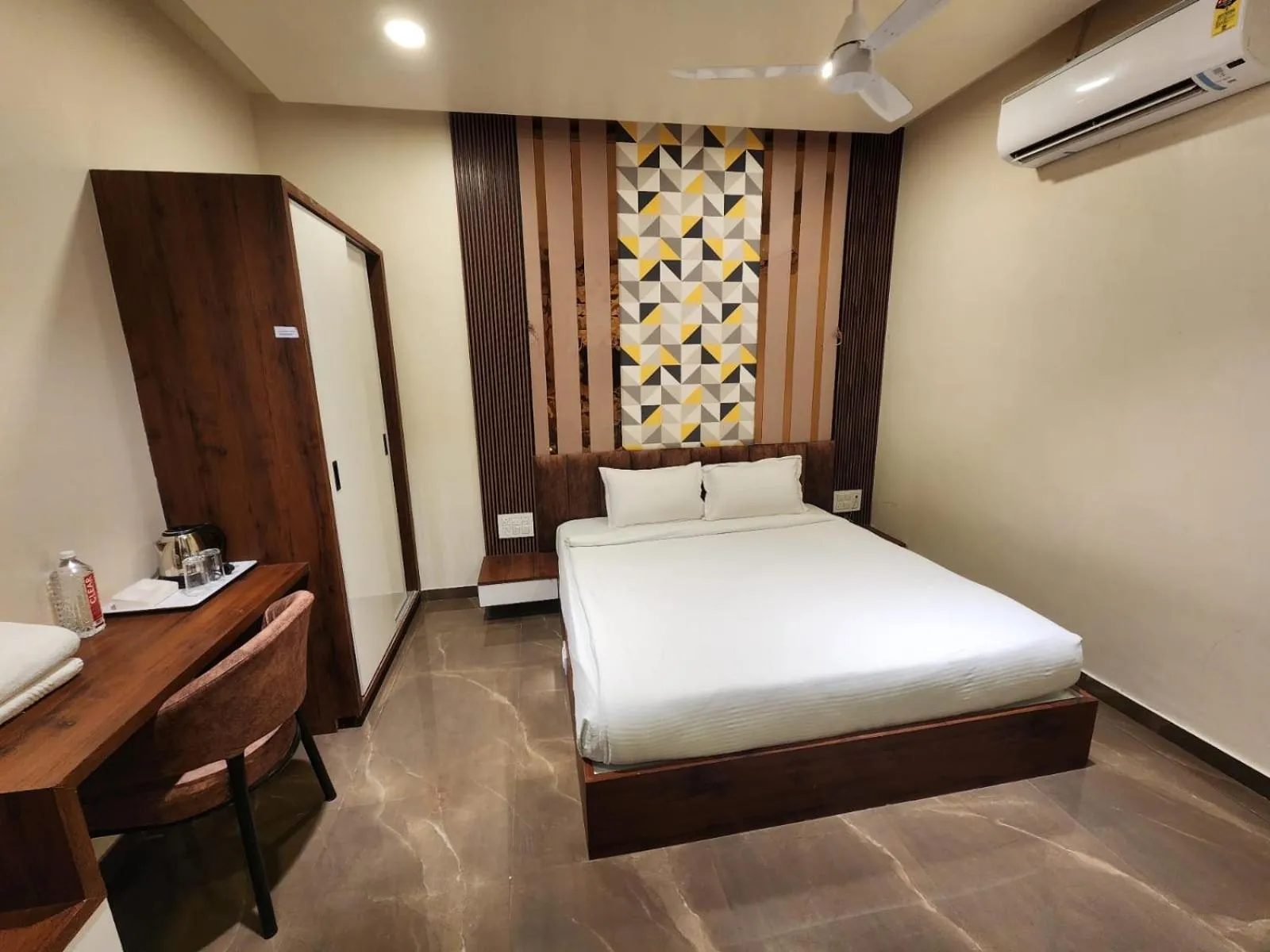Bed in Hotel The Mint Nanded