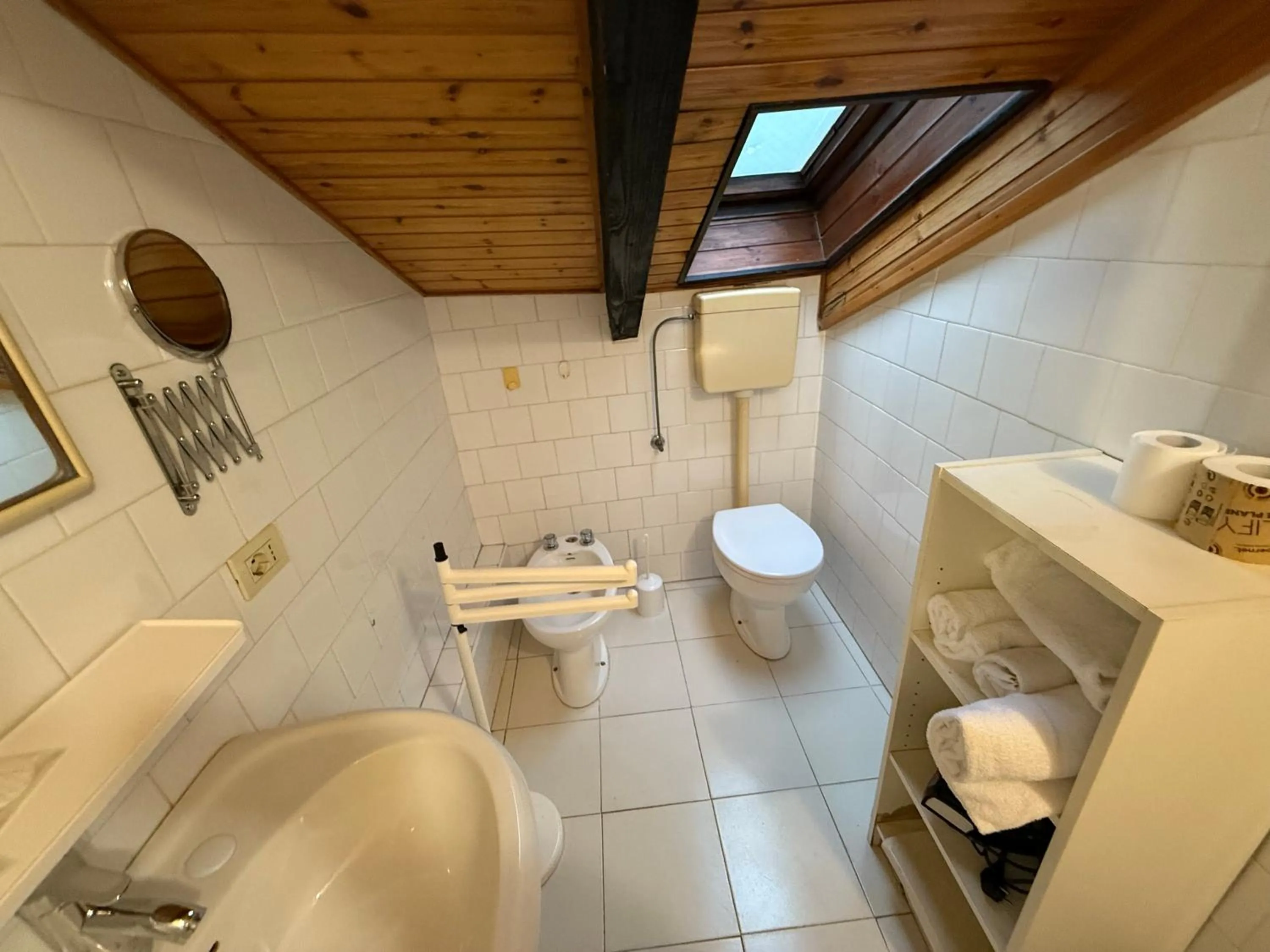 Shower in Hosting Dreams Attics - Duomo