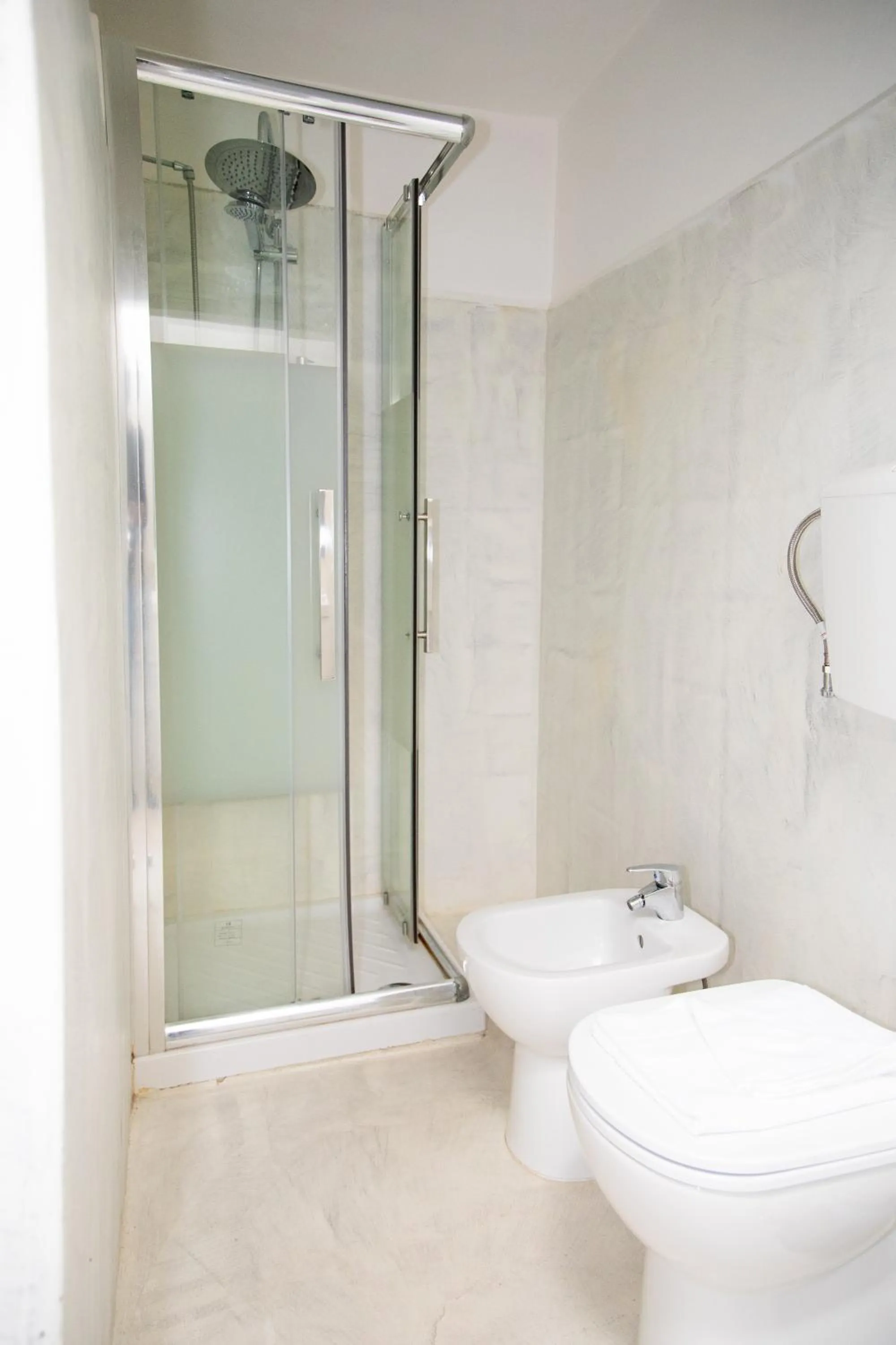 Shower in Hosting Dreams Attics - Duomo