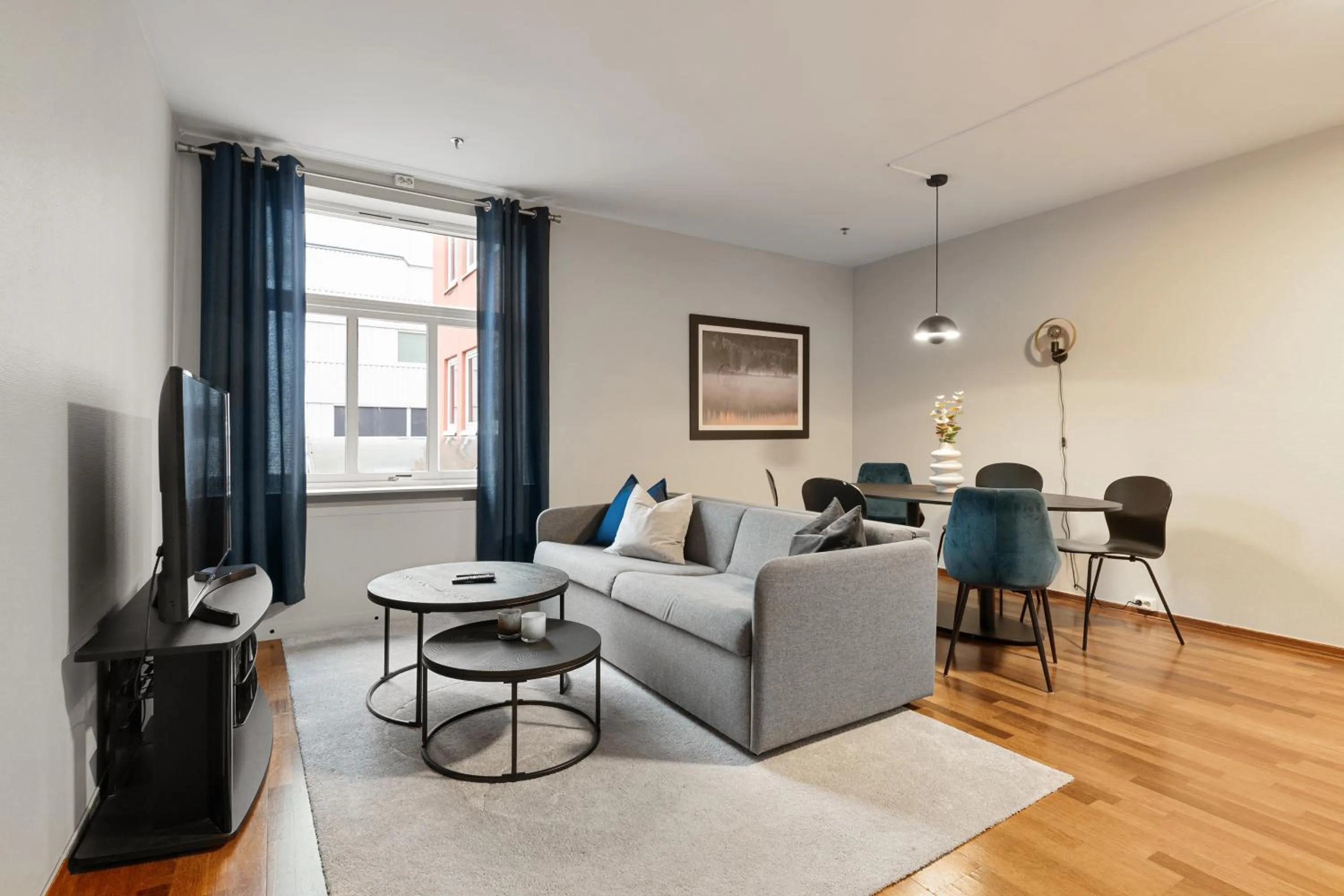 Communal lounge/ TV room in Enter Amalie Apartment Hotel