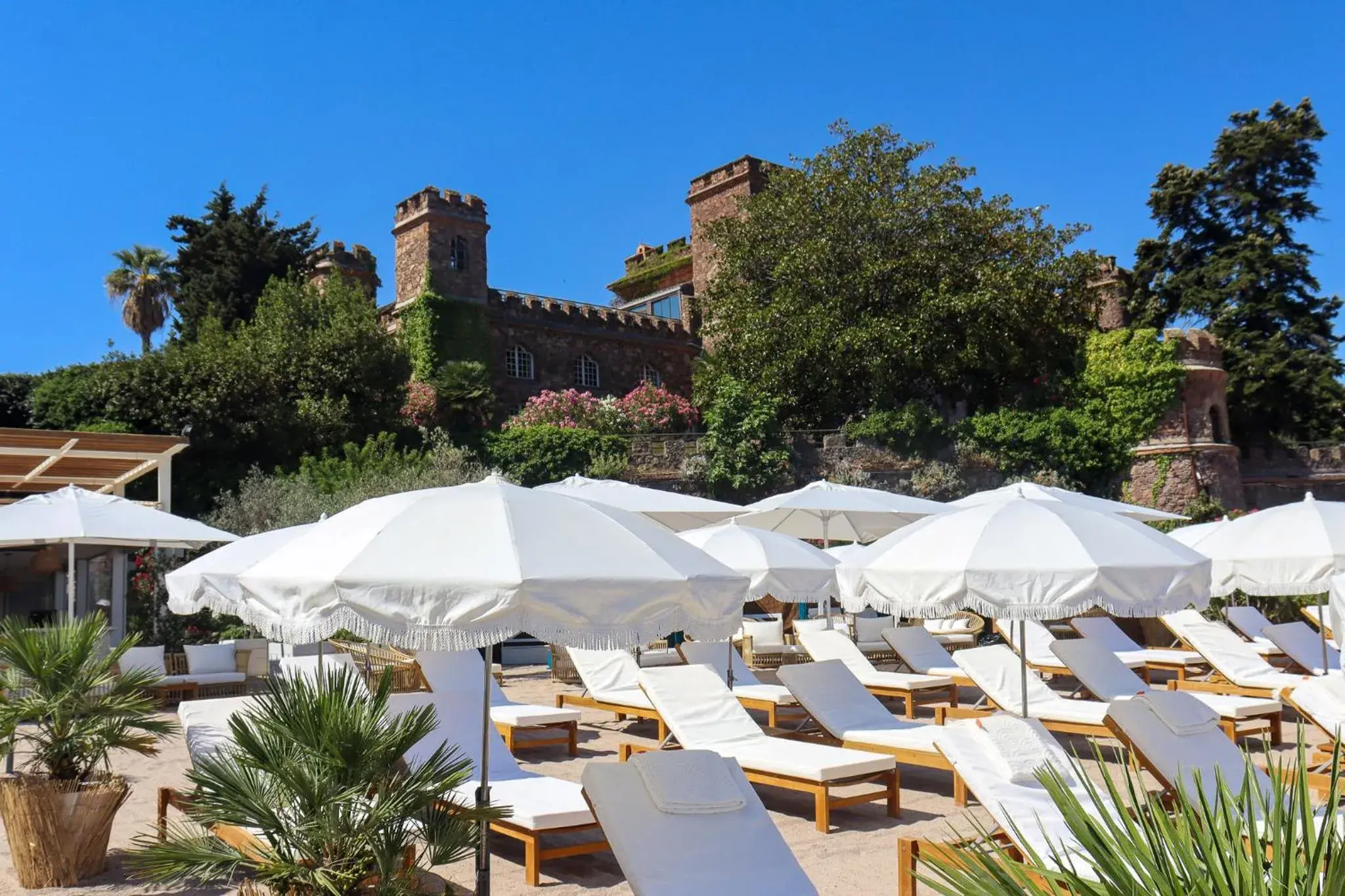 Property building in Château de Théoule Property building in Château de Théoule