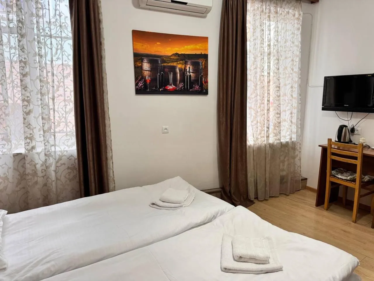 TV and multimedia, Bed in Tbil Inn Hotel