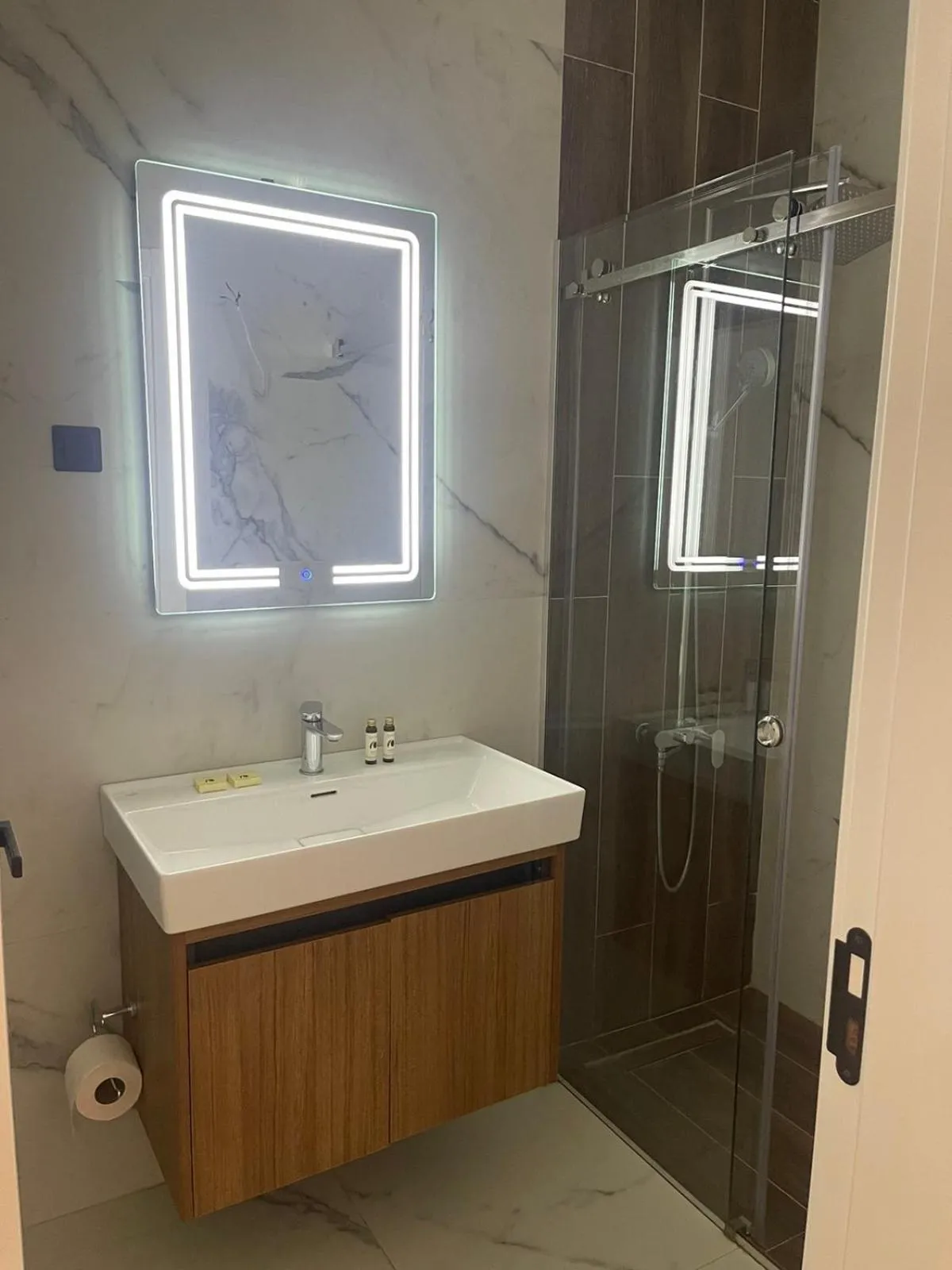 Shower in Elia Residence Rooms