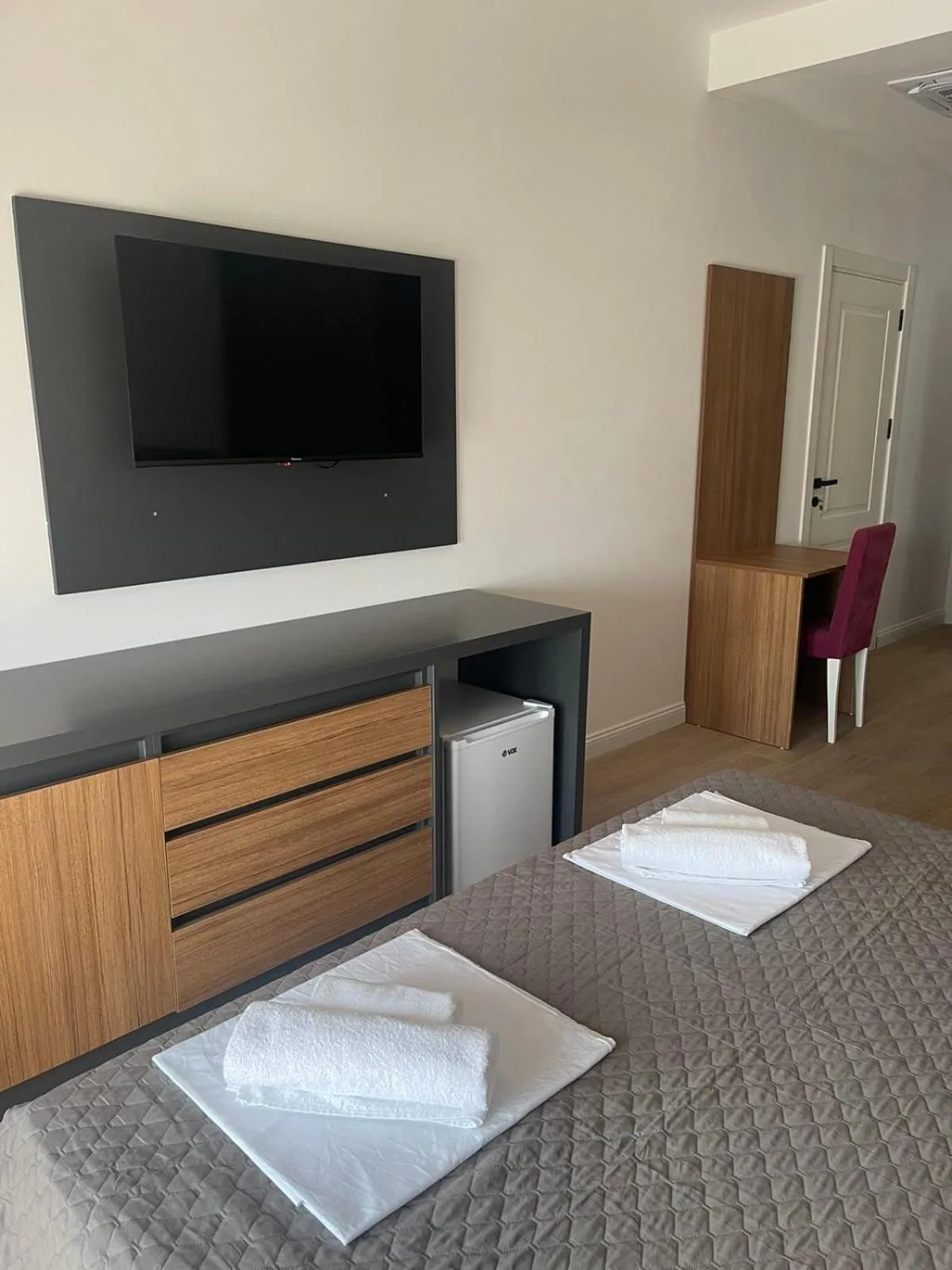 TV and multimedia, Bed in Elia Residence Rooms