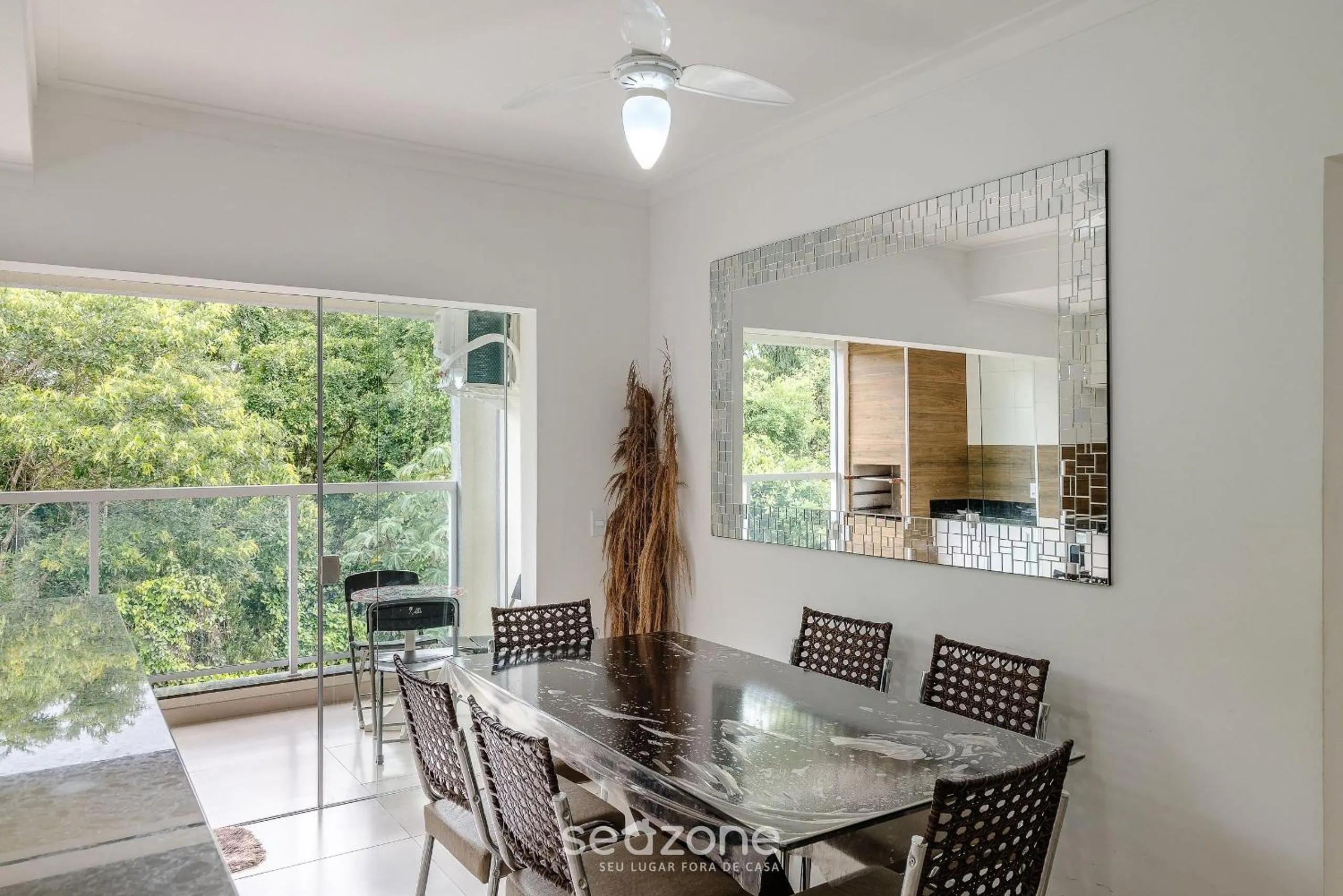 Dining area in RJI - Apartamentos próximos da praia de Itaguá