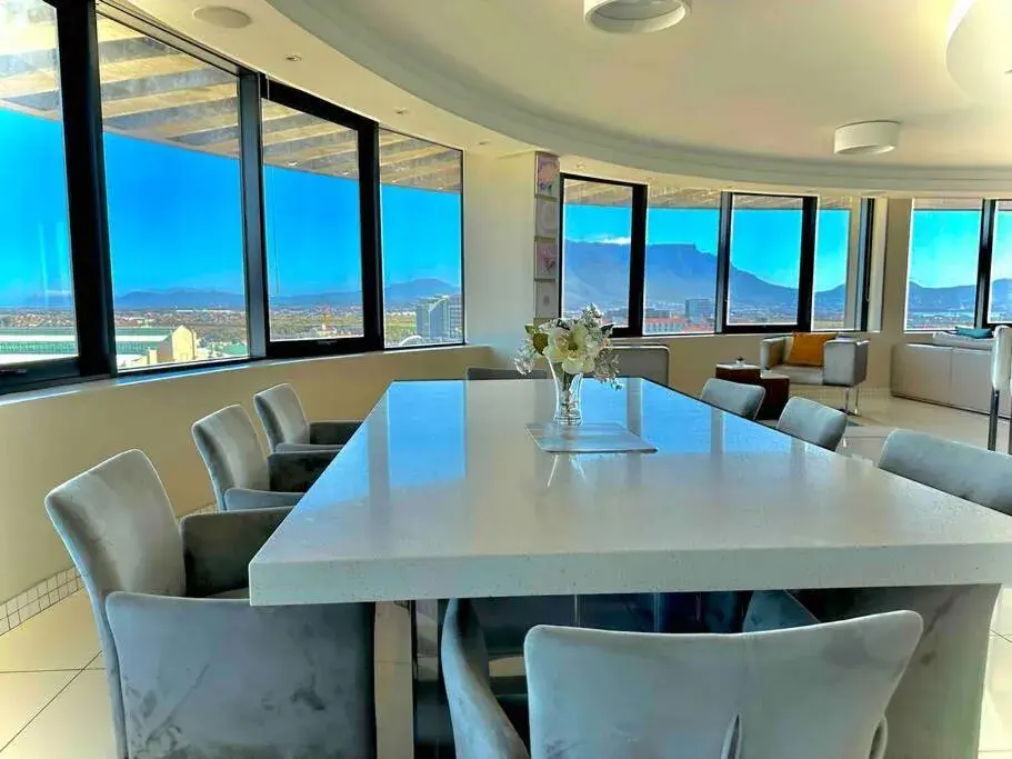 Grand Penthouse / Backup Power / Stunning Grand Penthouse / Backup Power / Stunning