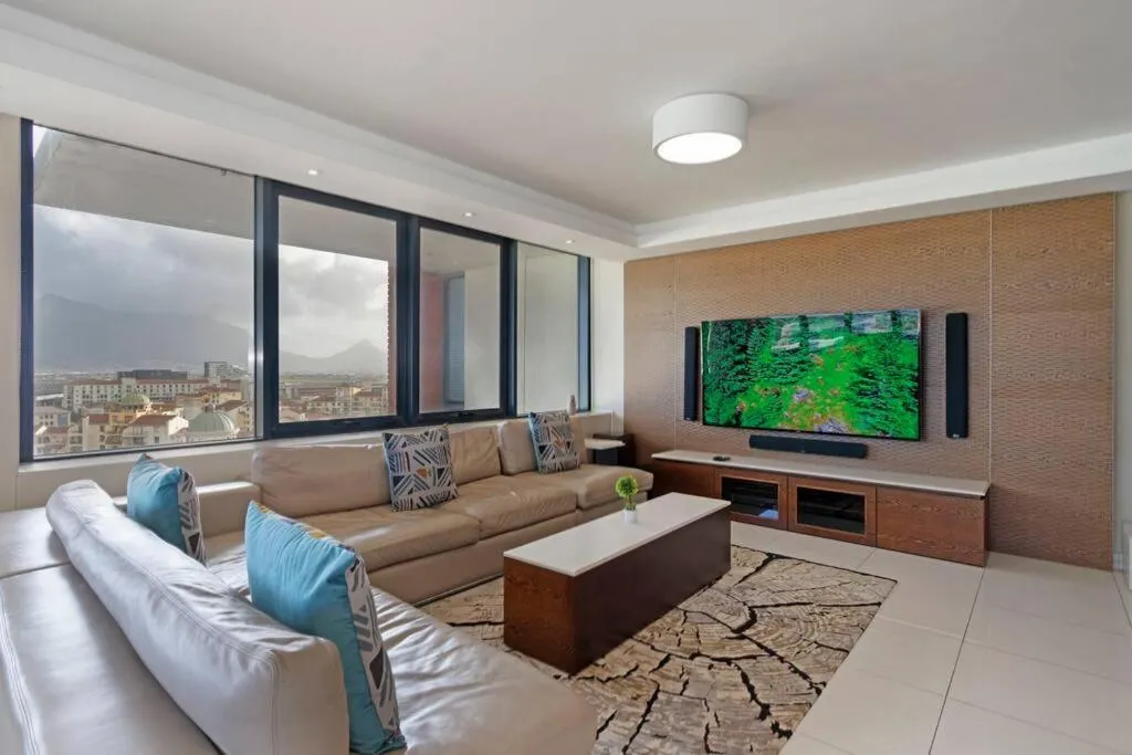 Grand Penthouse / Backup Power / Stunning