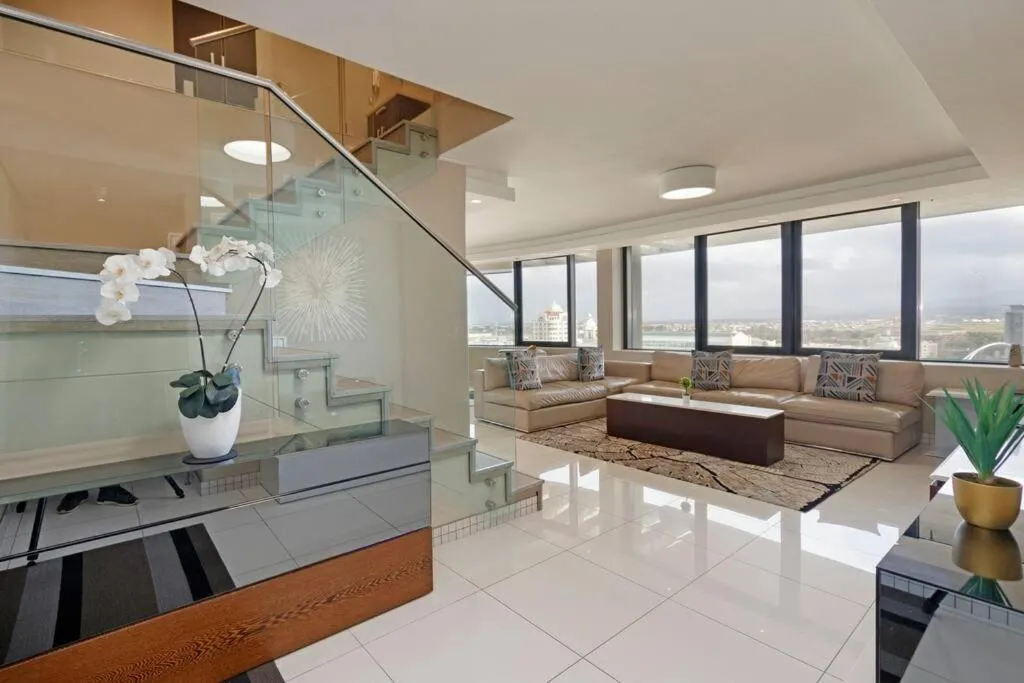 Grand Penthouse / Backup Power / Stunning