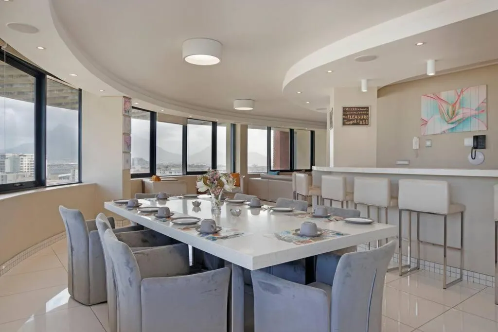 Grand Penthouse / Backup Power / Stunning