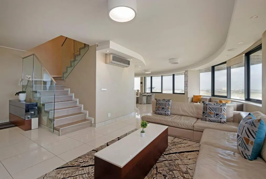 Grand Penthouse / Backup Power / Stunning