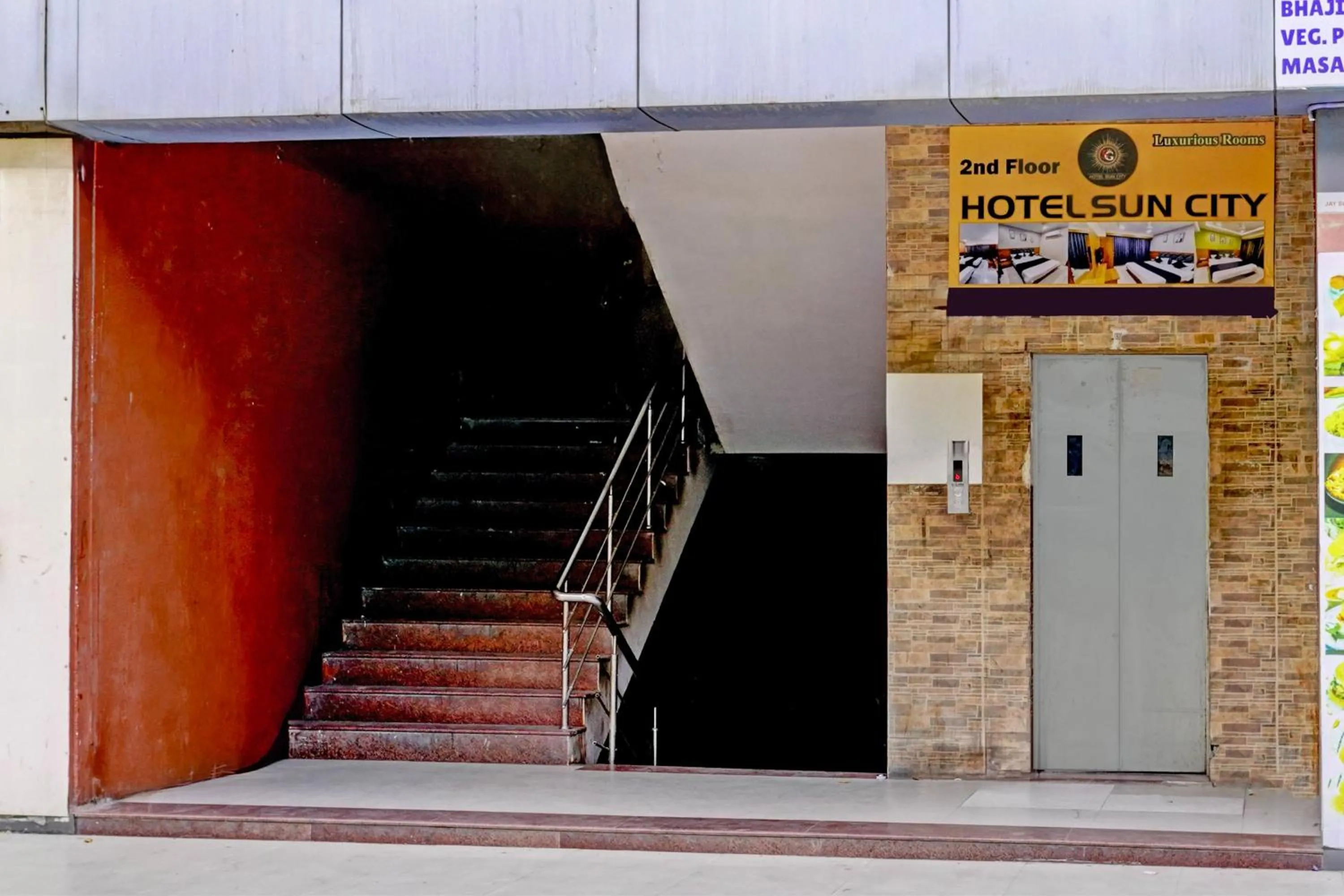 Facade/entrance in Hotel O by OYO Angel Park