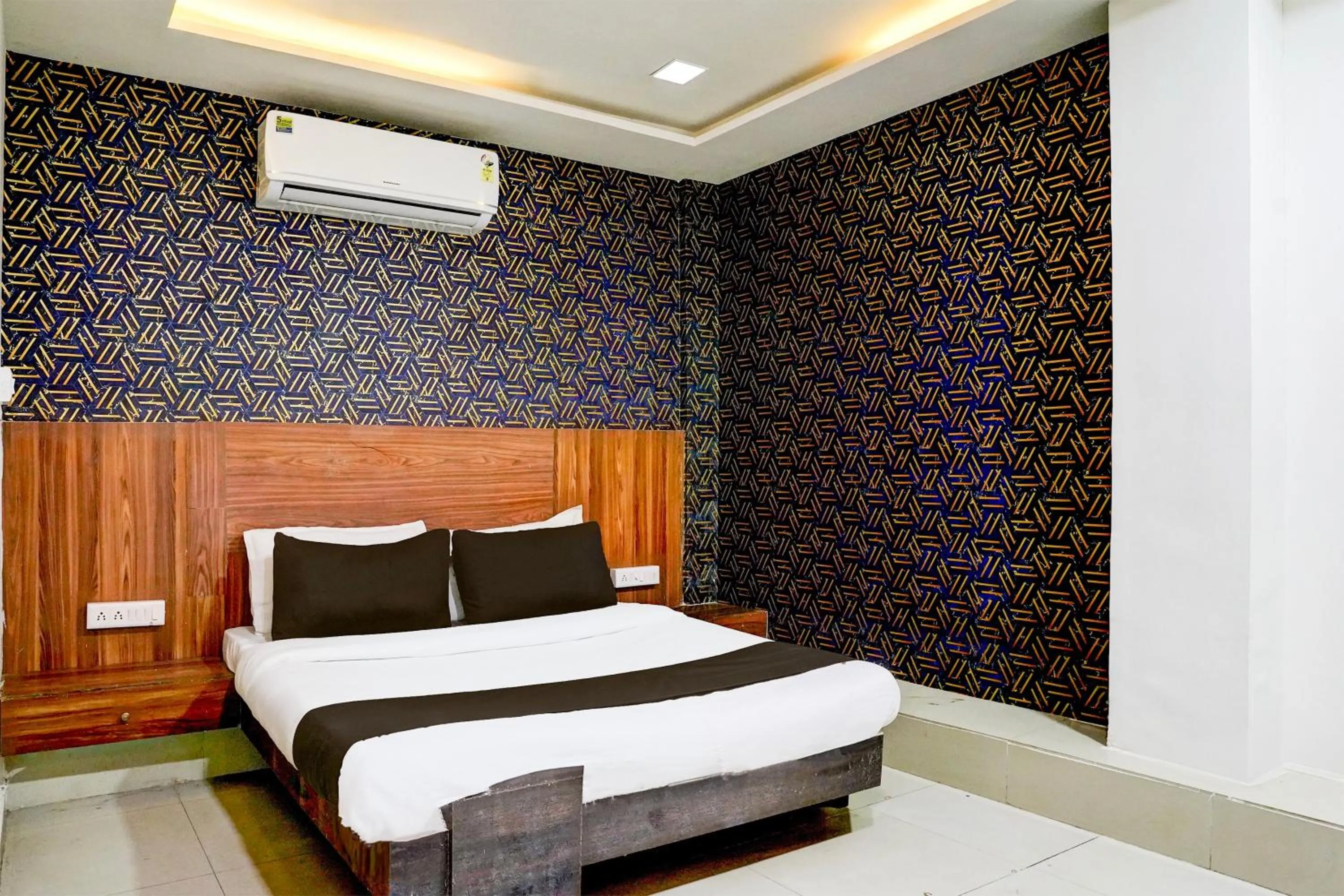 Bedroom, Bed in Hotel O by OYO Angel Park