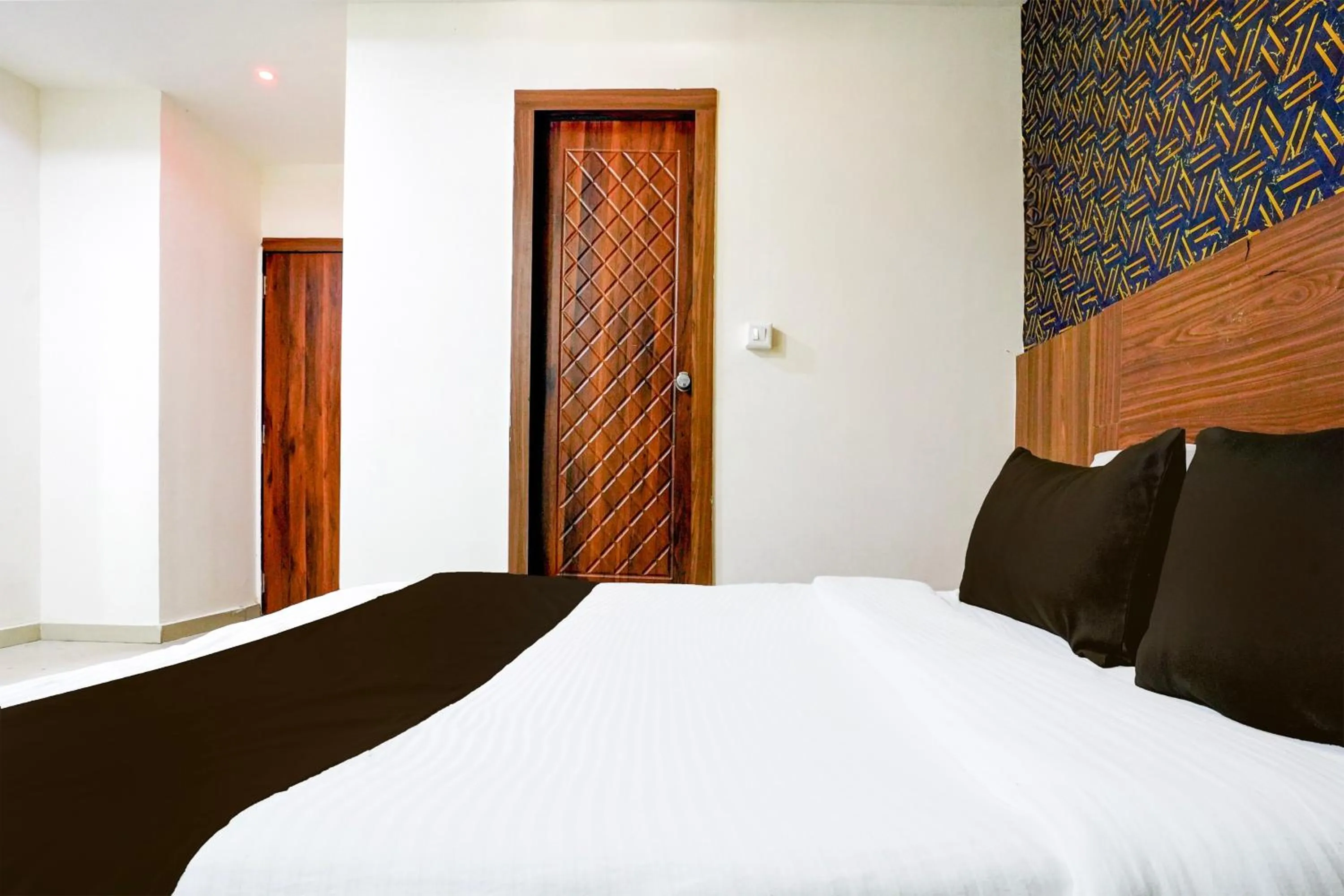 Bedroom, Bed in Hotel O by OYO Angel Park