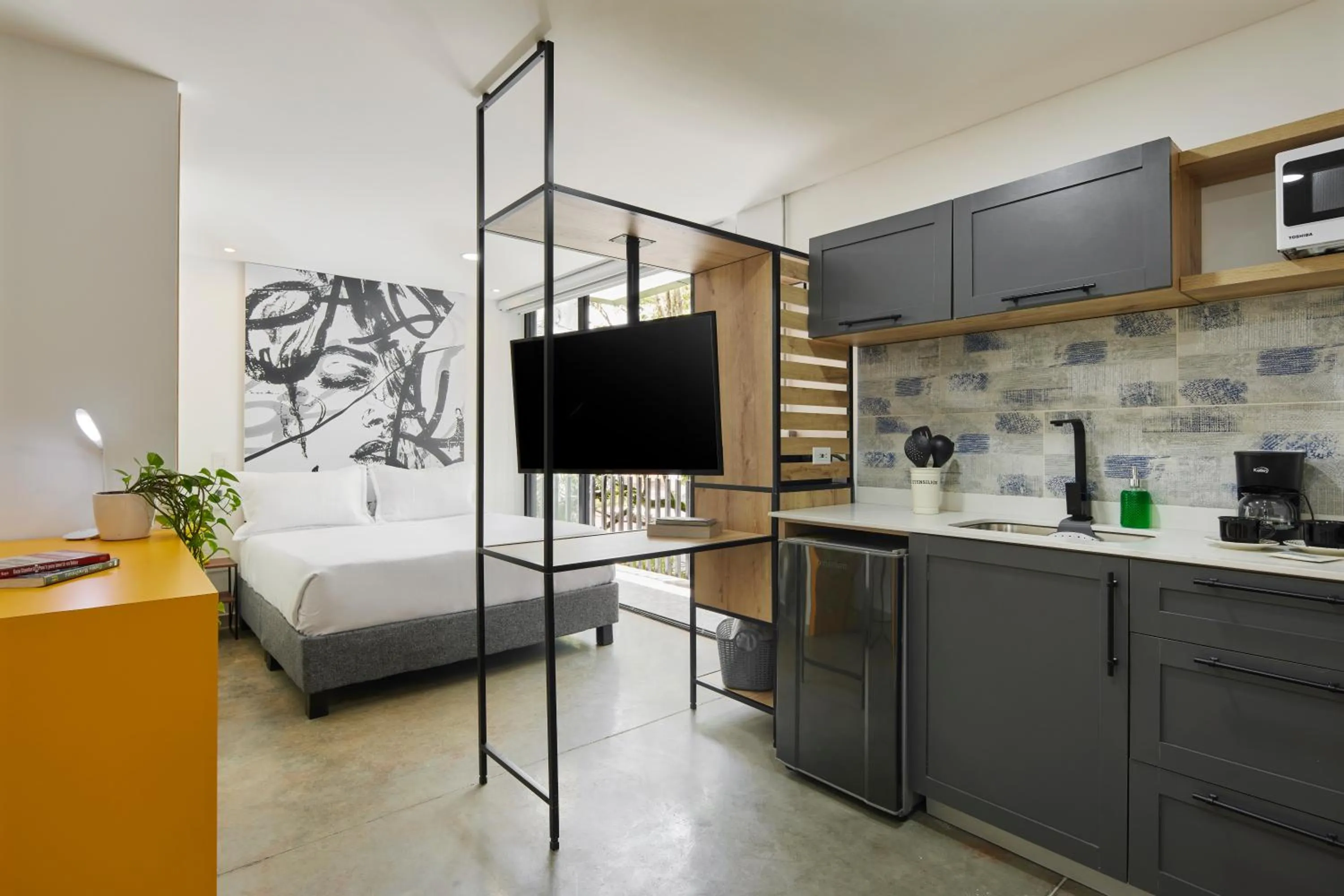 Coffee/tea facilities, Bed in Altio Hotel