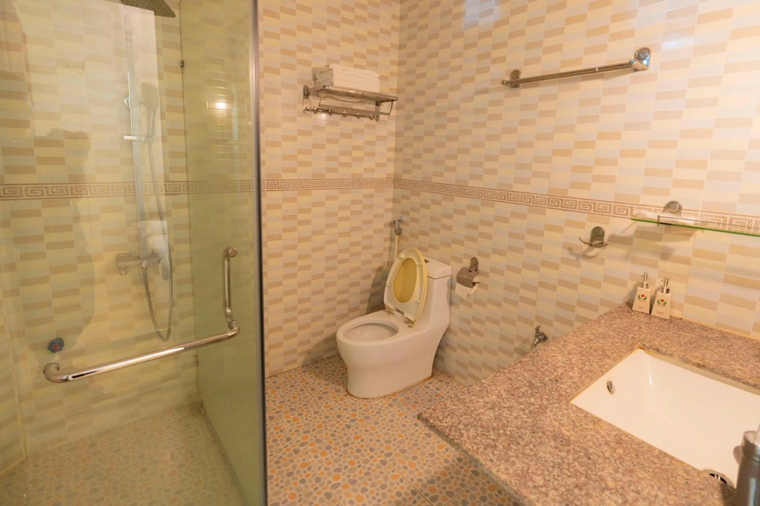 Shower in Biển Đông COMPLEX