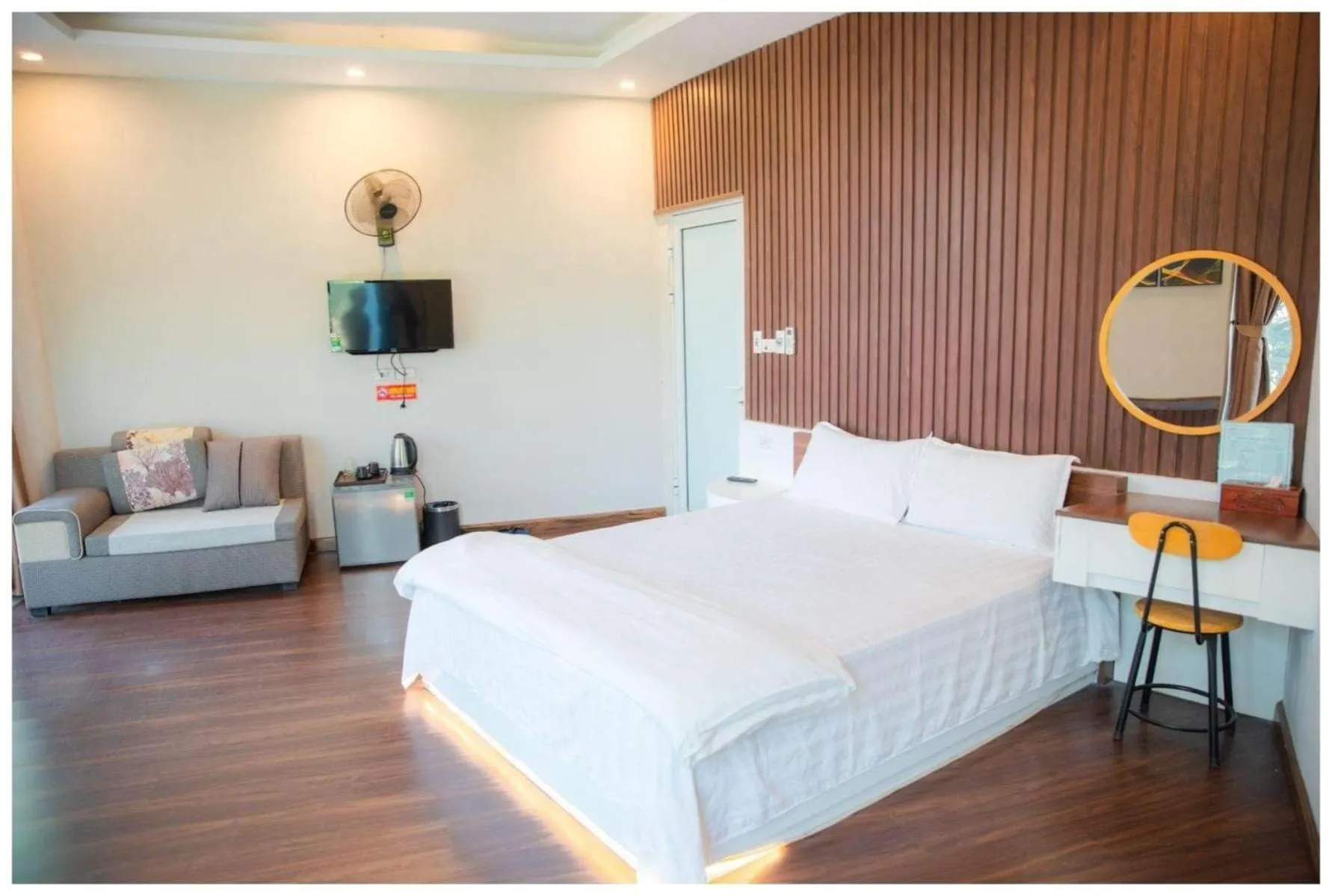 Bed in Biển Đông COMPLEX