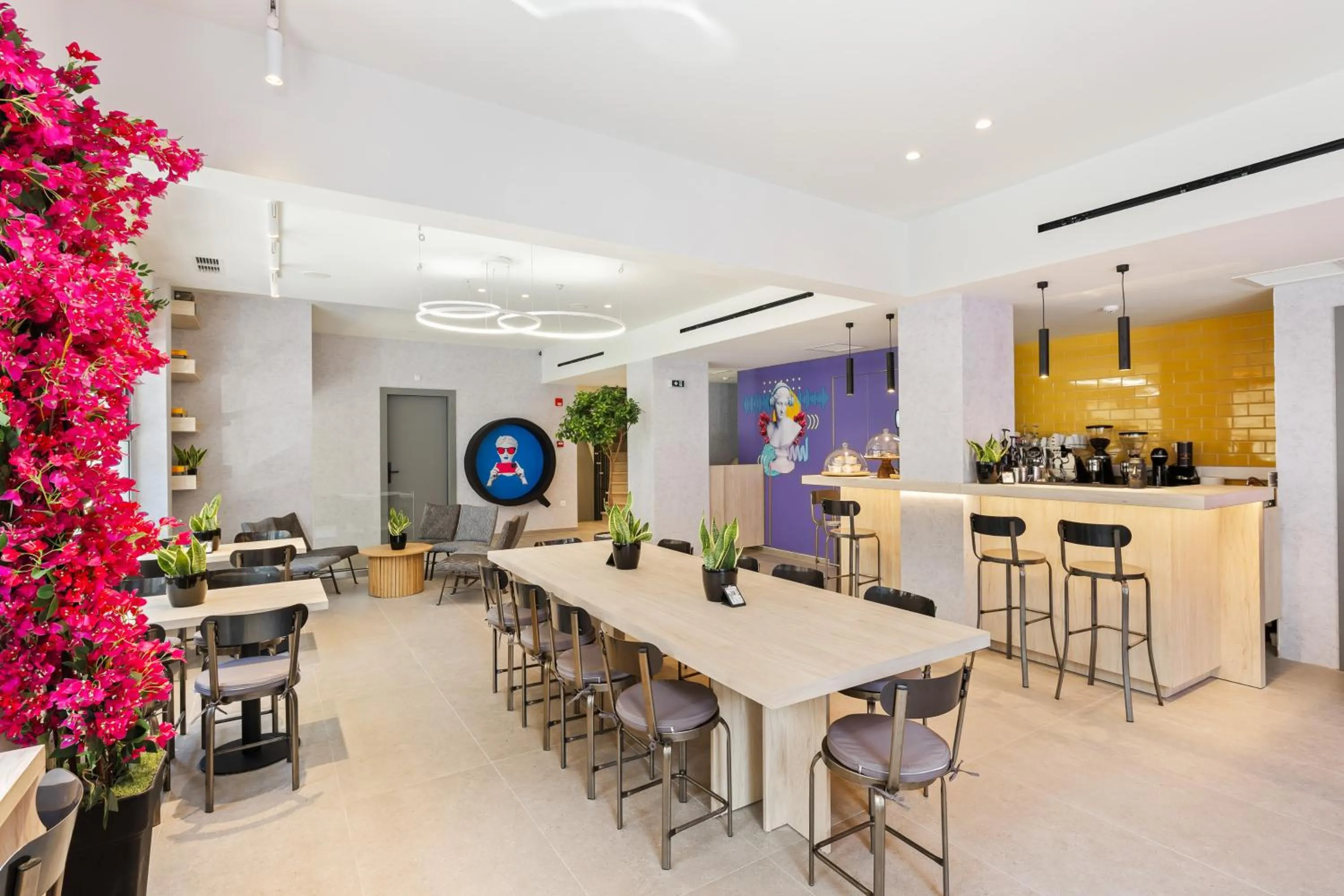 Coffee/tea facilities in The Q Hotel