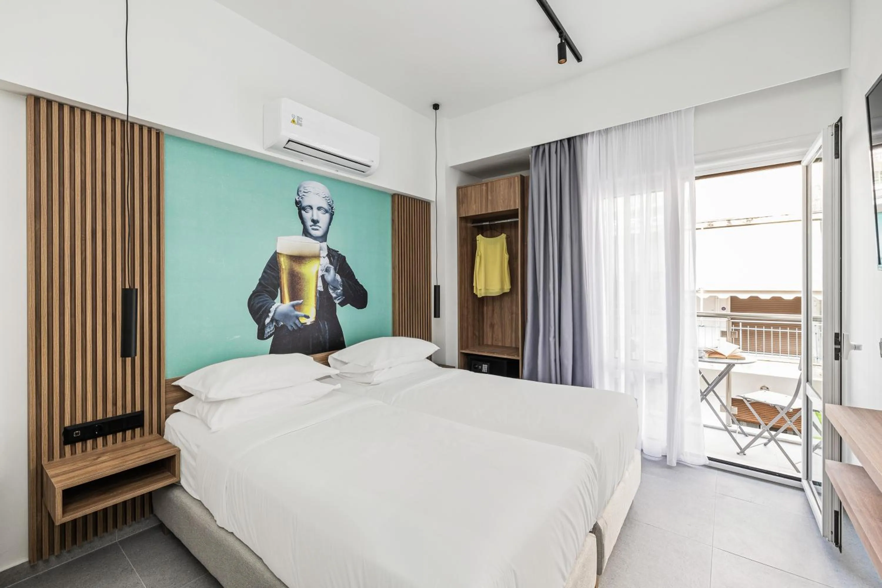 TV and multimedia, Bed in The Q Hotel