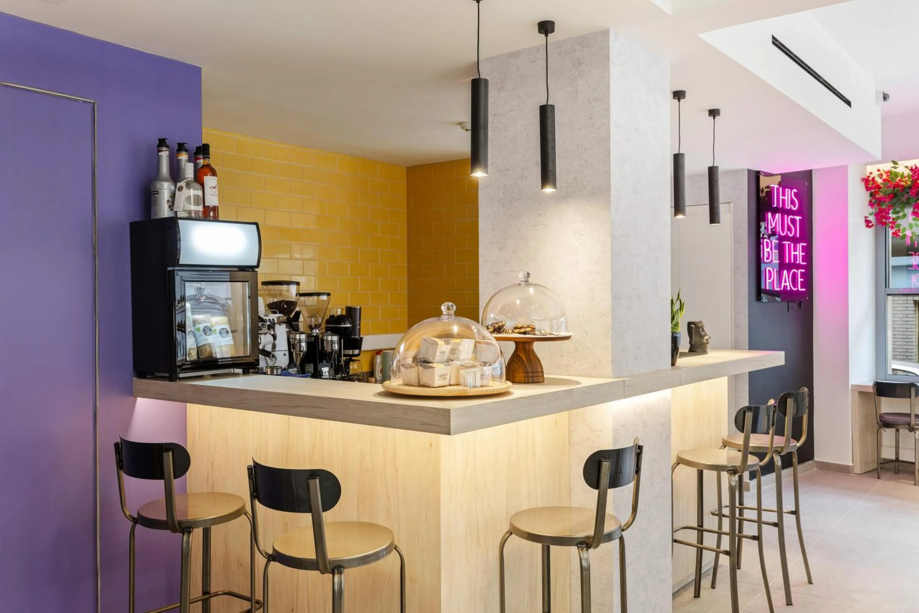 Coffee/tea facilities in The Q Hotel